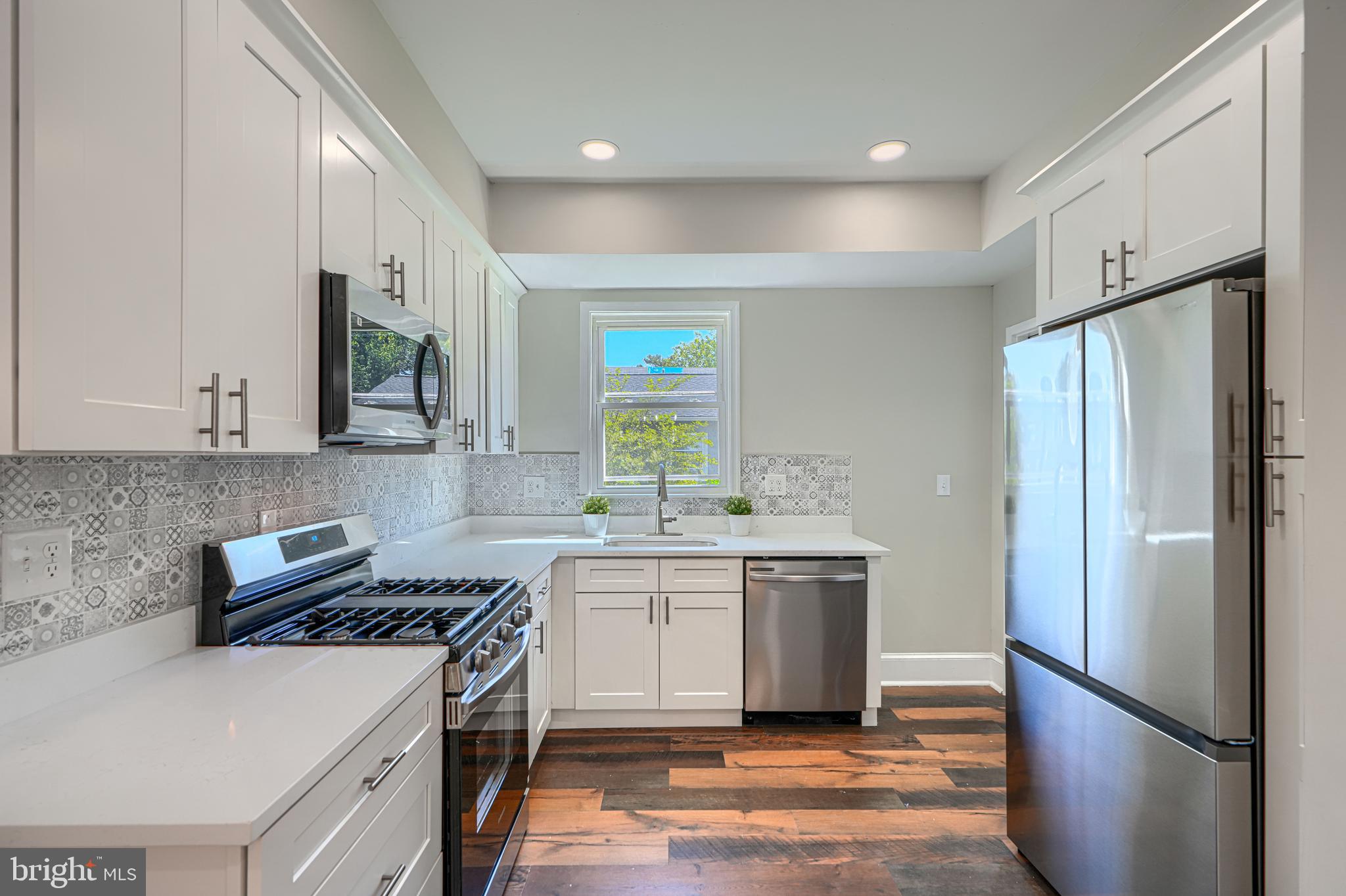 BROAD ACRES - Residential