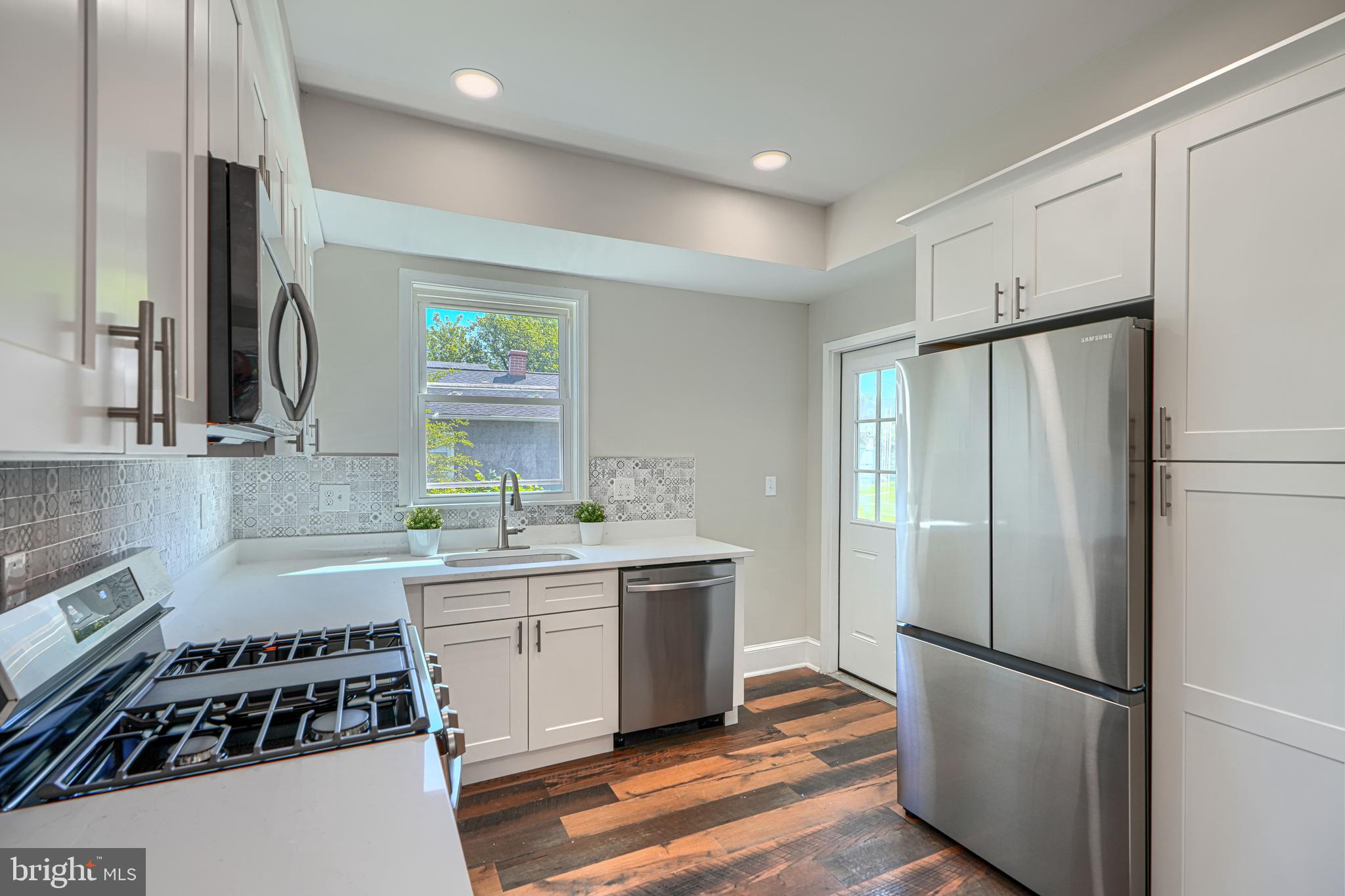 BROAD ACRES - Residential