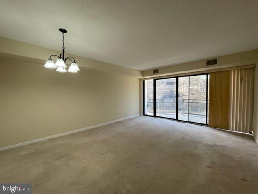 Fantastic location. Just blocks from the Rosslyn Metro and Georgetown. Bright and sunny condo with beautiful white kitchen with granite countertops, ceramic tile floor in foyer & kitchen, washer & dryer, floor to ceiling windows, lots of closet space & large balcony. New Stove and Fridge. Amenities include pool, tennis court, fitness center, sauna & party room & 24 hour security. Condo fee includes cable and water. Professionally managed by Arlington Realty. NEW CARPETS ARE GETTING INSTALLED APRIL 28th