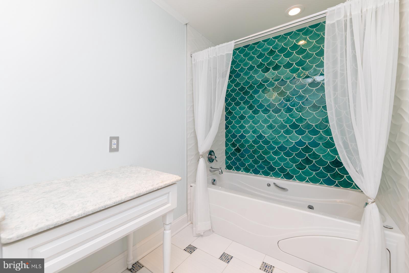 HUNTINGDON VALLEY - Residential