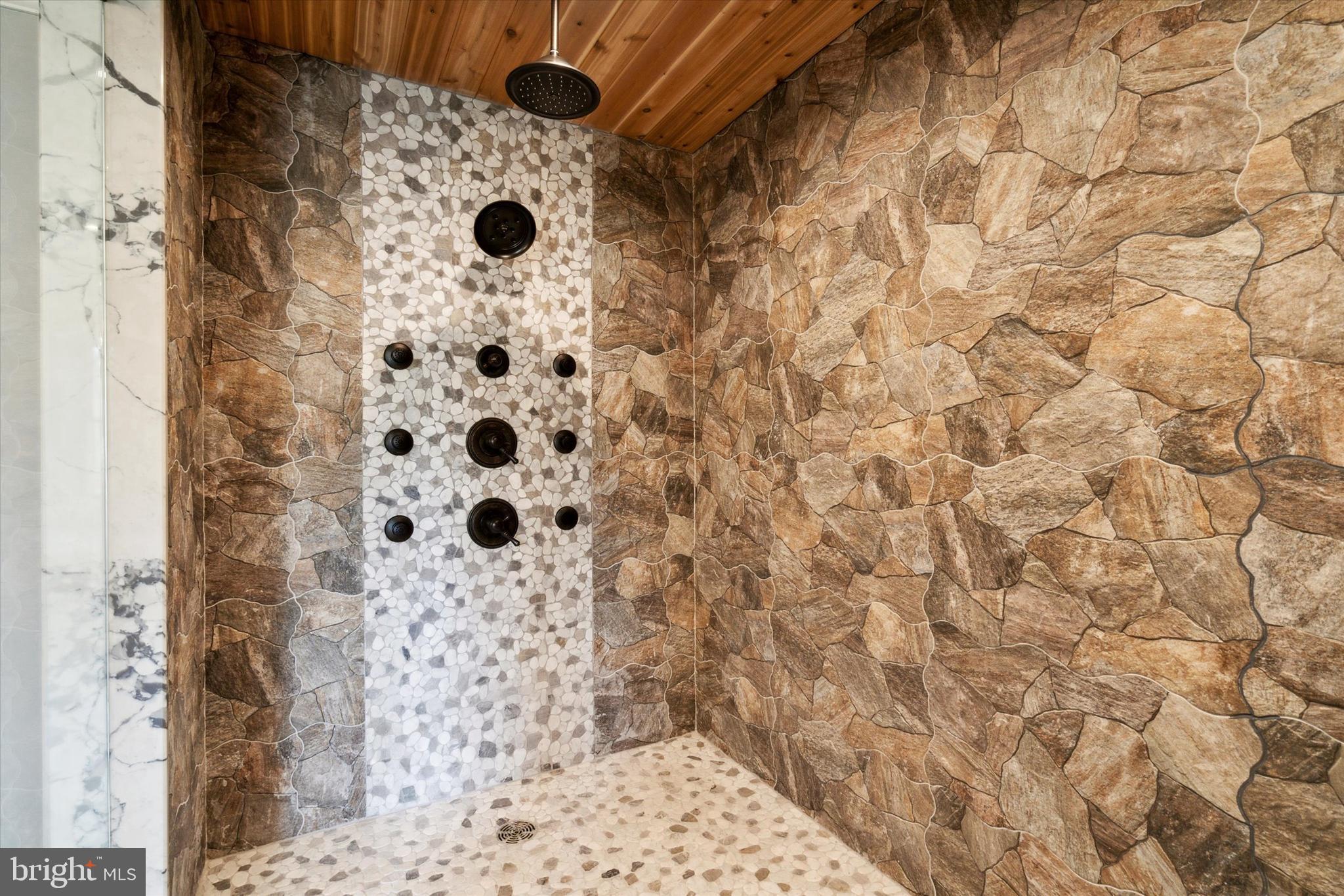 HUNTINGDON VALLEY - Residential