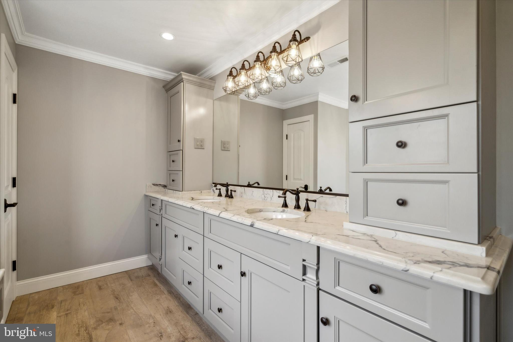 HUNTINGDON VALLEY - Residential