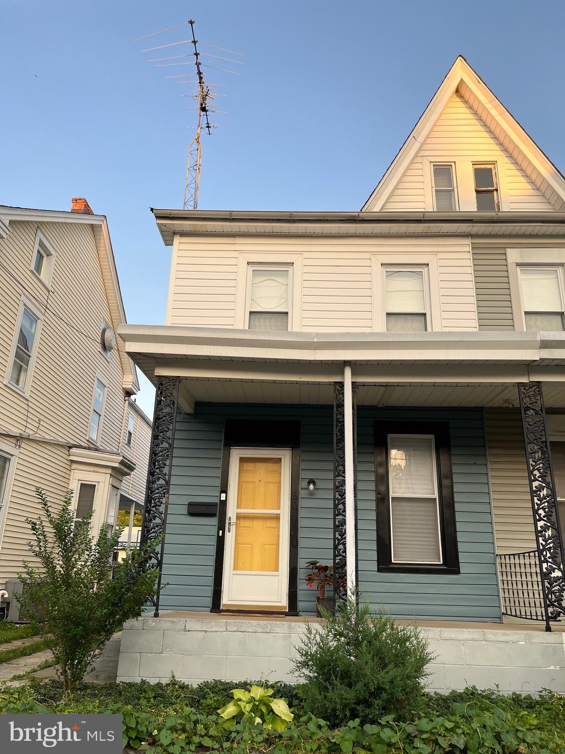 606 N MULBERRY STREET