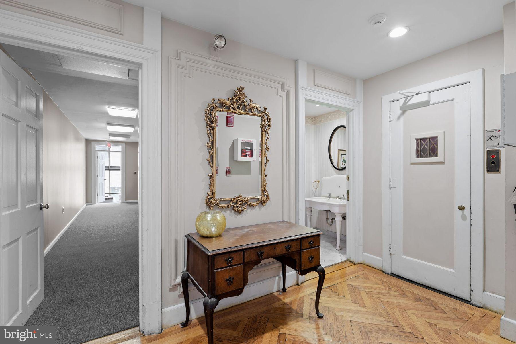 RITTENHOUSE SQUARE - Commercial Sale