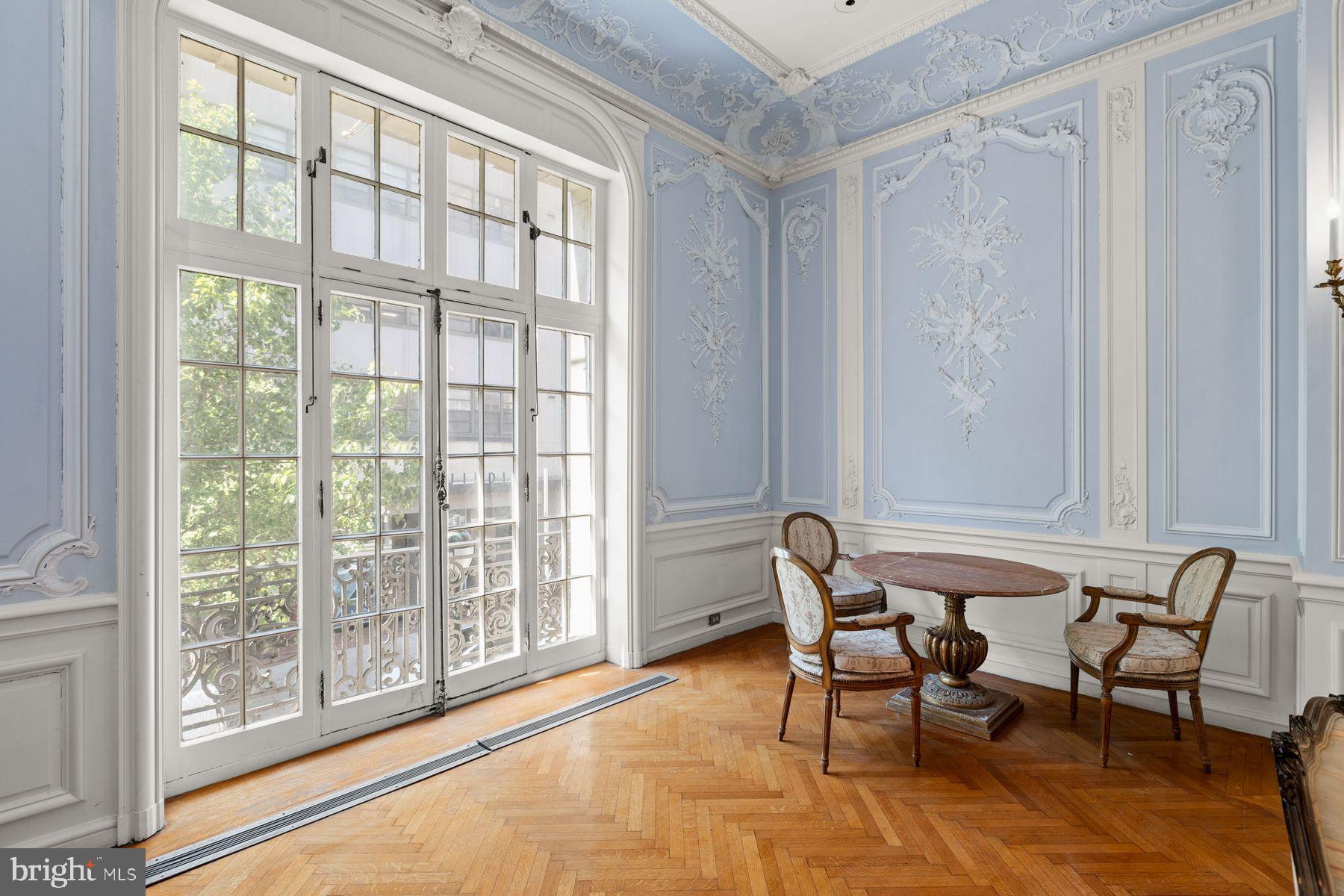 RITTENHOUSE SQUARE - Commercial Sale