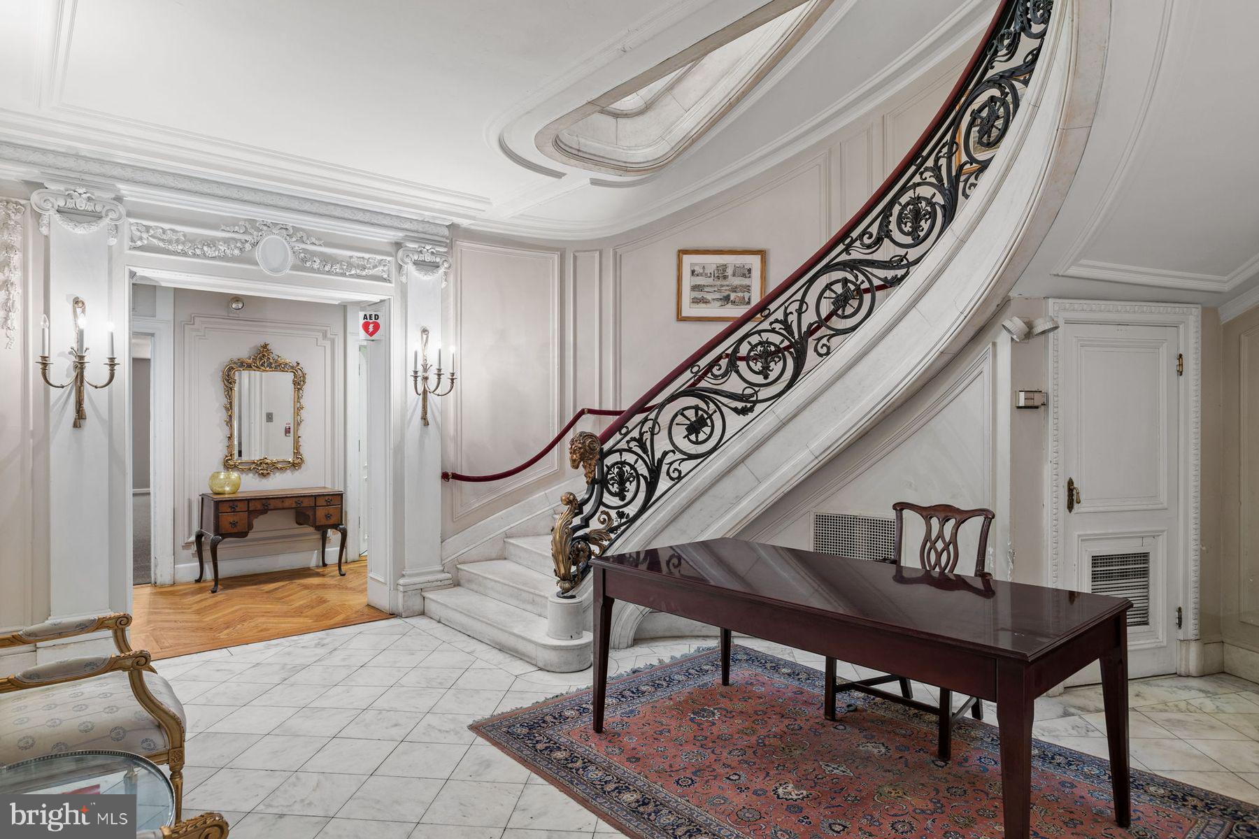 RITTENHOUSE SQUARE - Commercial Sale