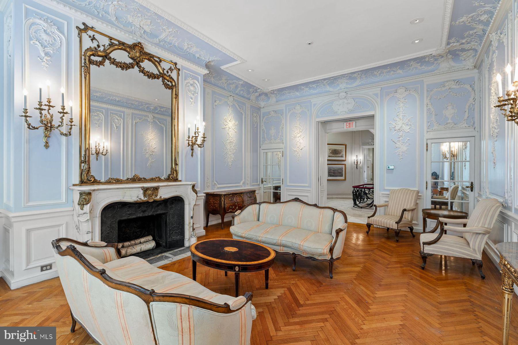 RITTENHOUSE SQUARE - Commercial Sale