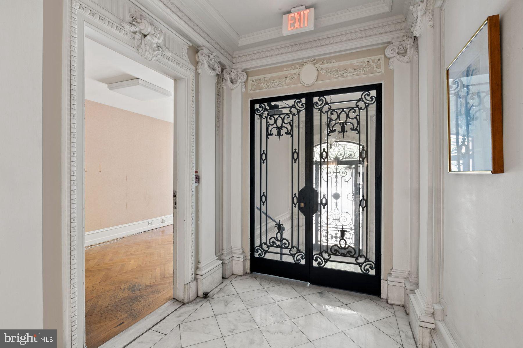 RITTENHOUSE SQUARE - Commercial Sale