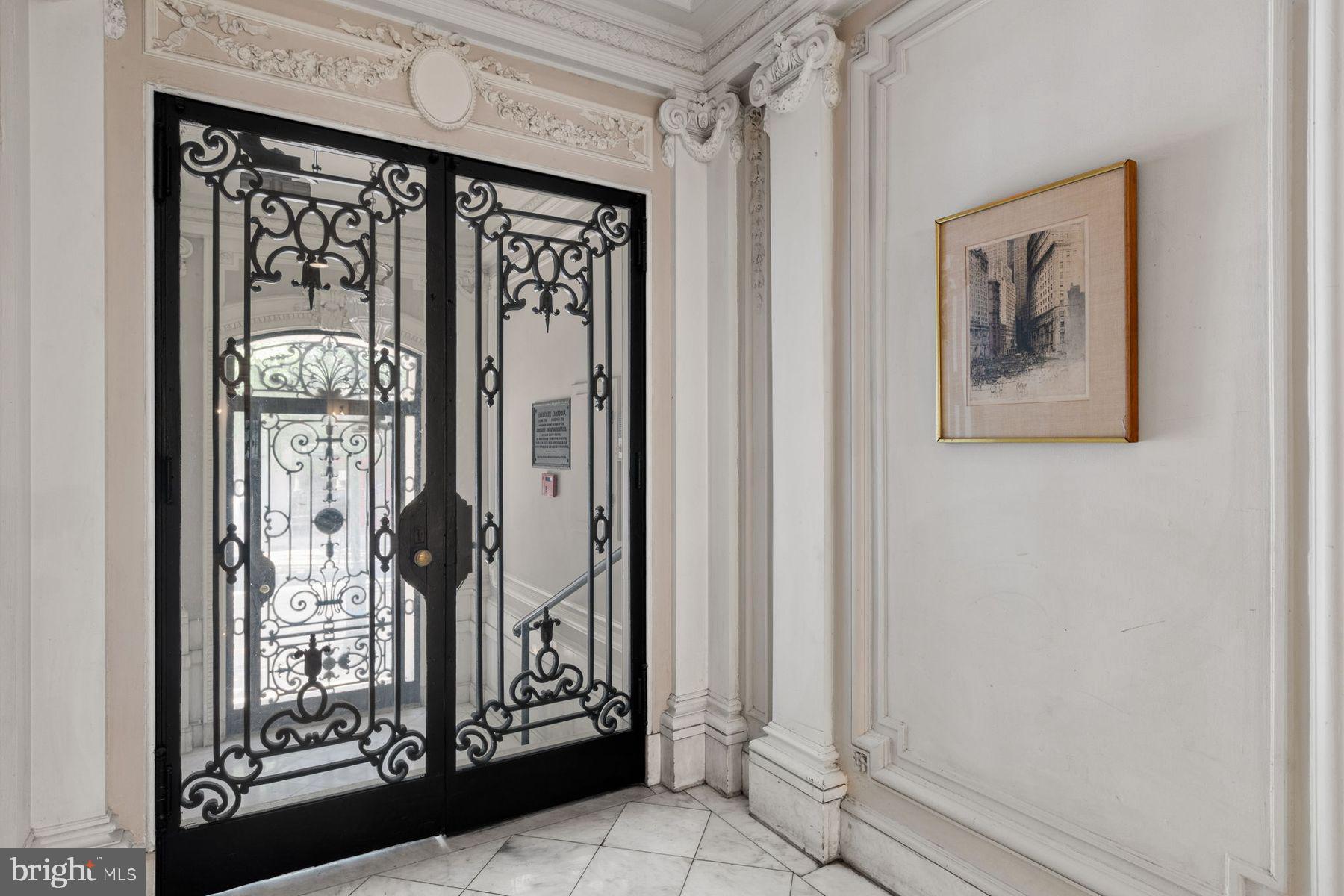 RITTENHOUSE SQUARE - Commercial Sale