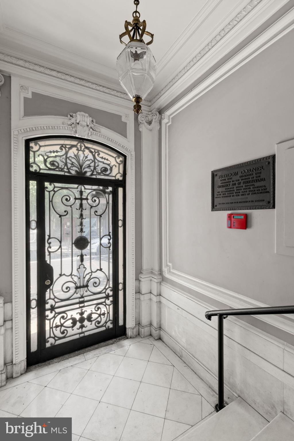 RITTENHOUSE SQUARE - Commercial Sale