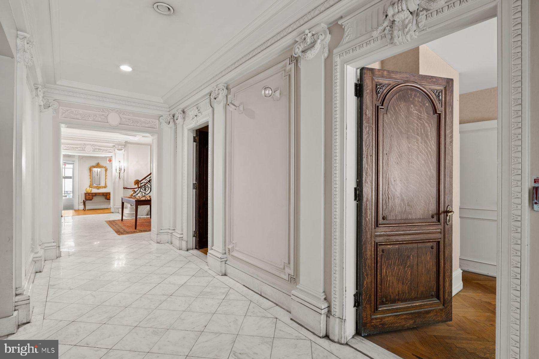 RITTENHOUSE SQUARE - Commercial Sale