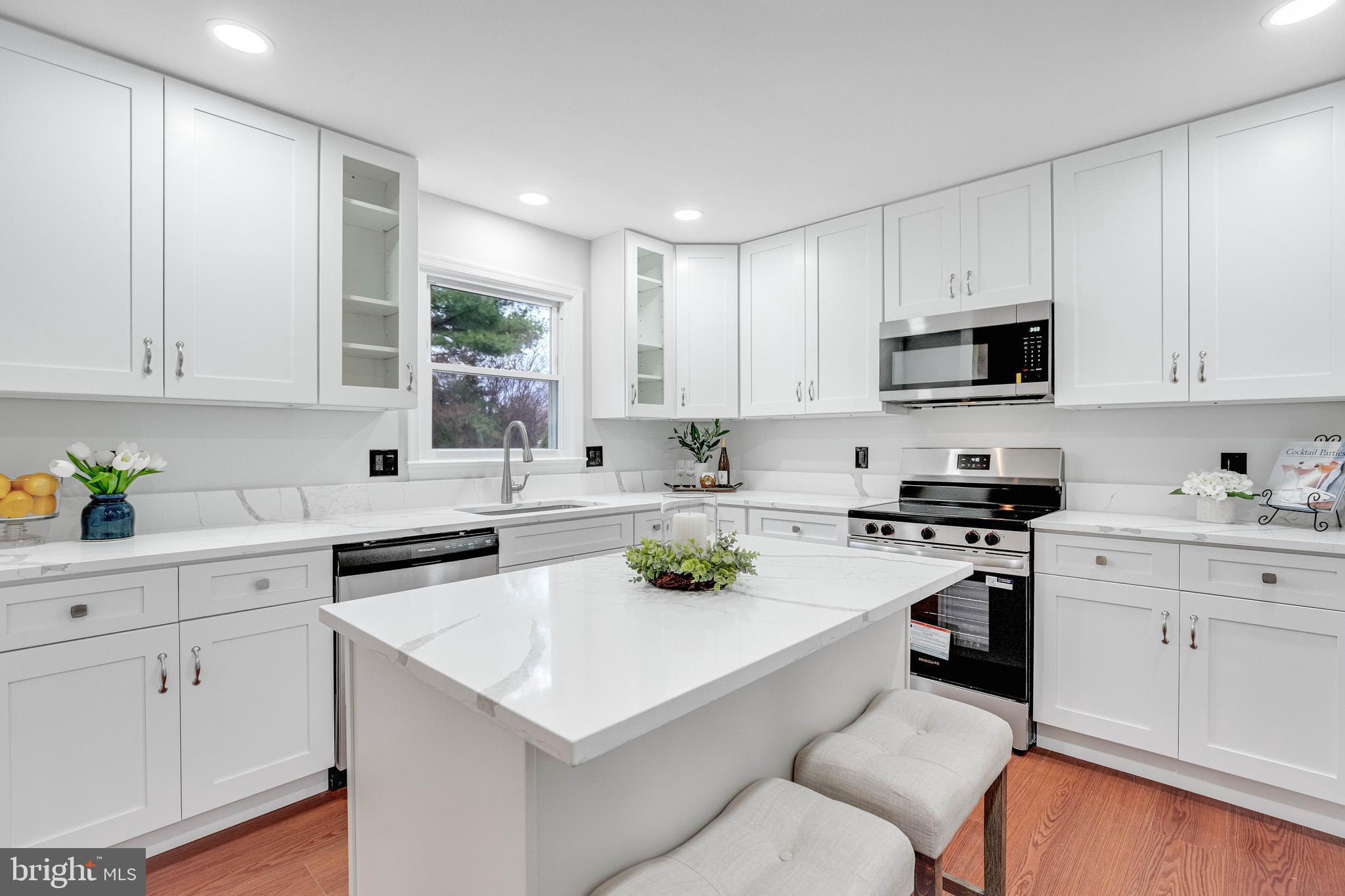 INGLESIDE - Residential