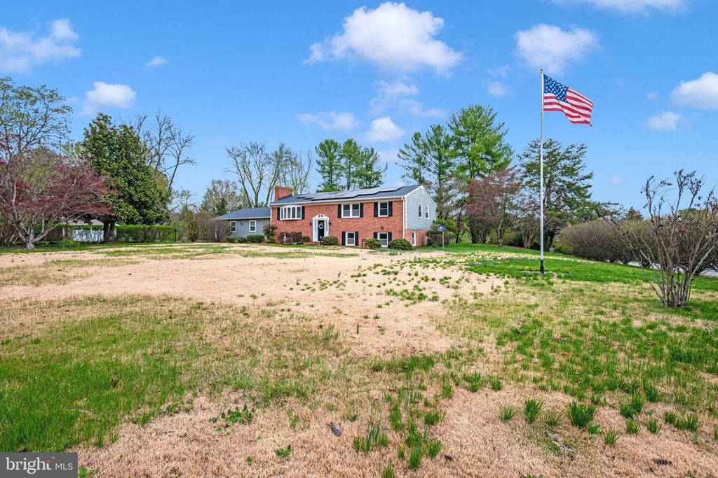 Photo of 301 Ingleside Drive, FREDERICKSBURG, VA 22405 (MLS # VAST2046914)