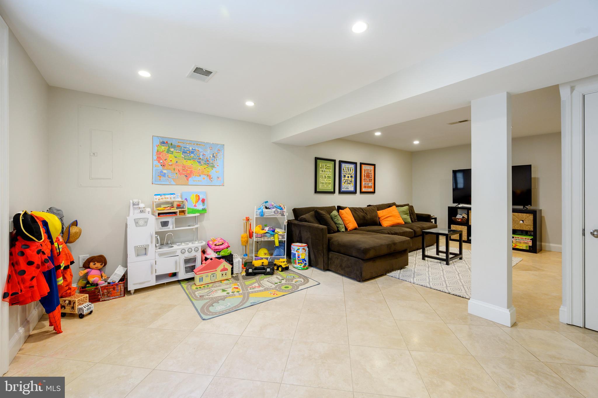 COLLINGWOOD MANOR - Residential