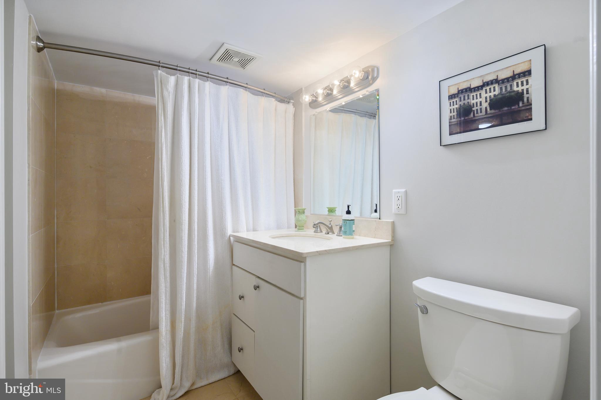 COLLINGWOOD MANOR - Residential