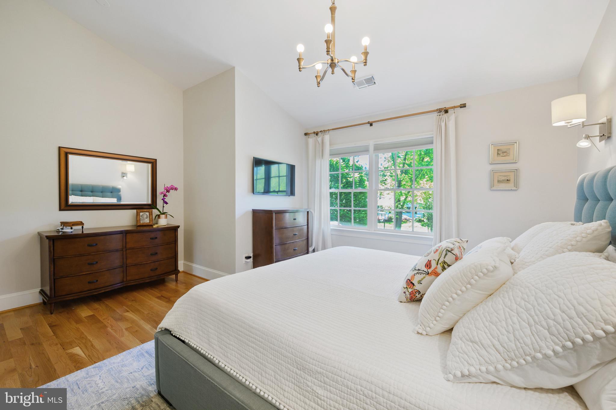 COLLINGWOOD MANOR - Residential