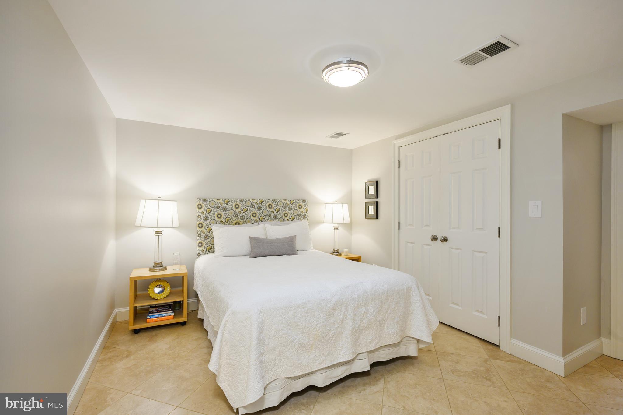 COLLINGWOOD MANOR - Residential