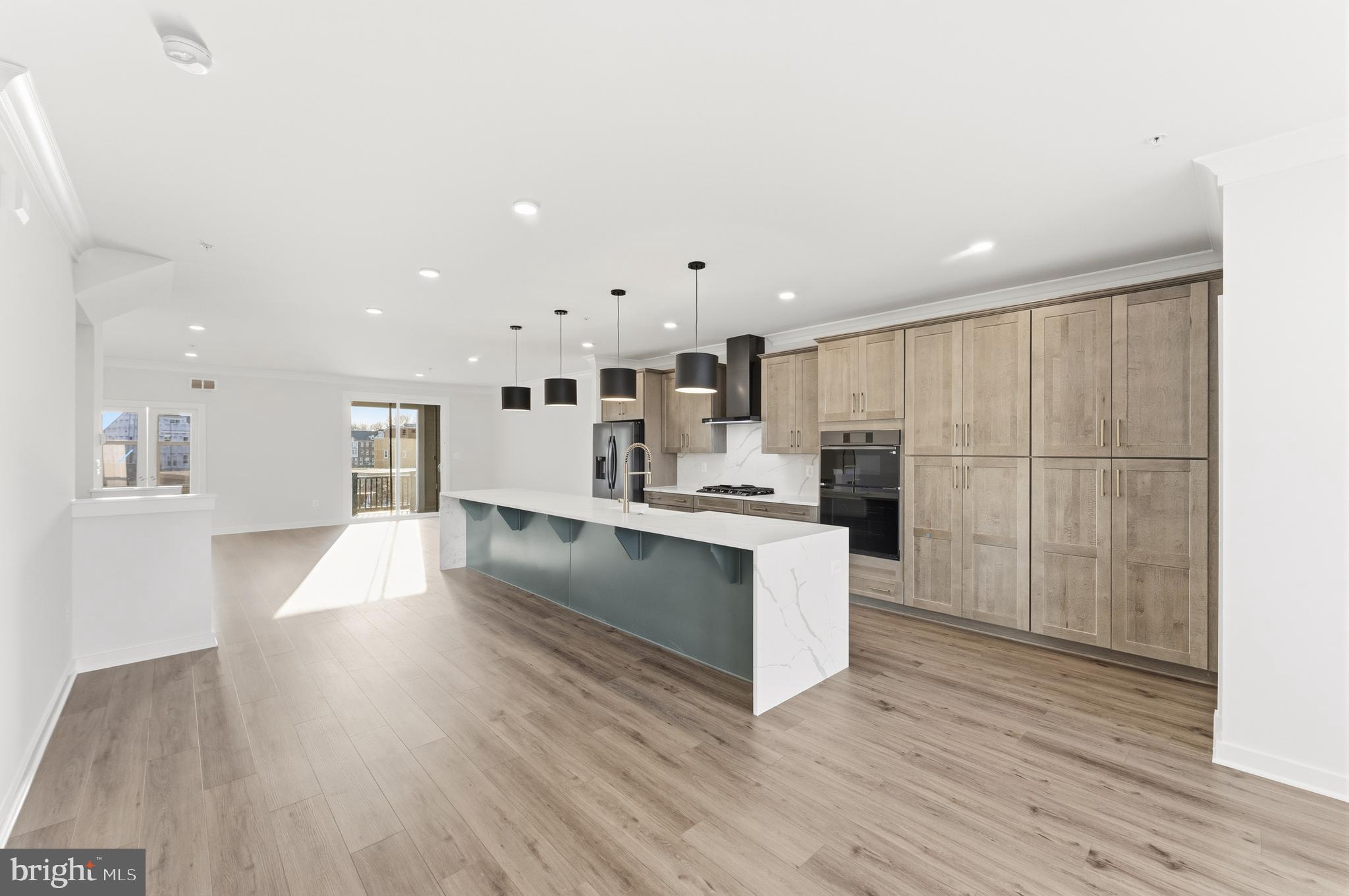 SOUTH LAKE - Residential