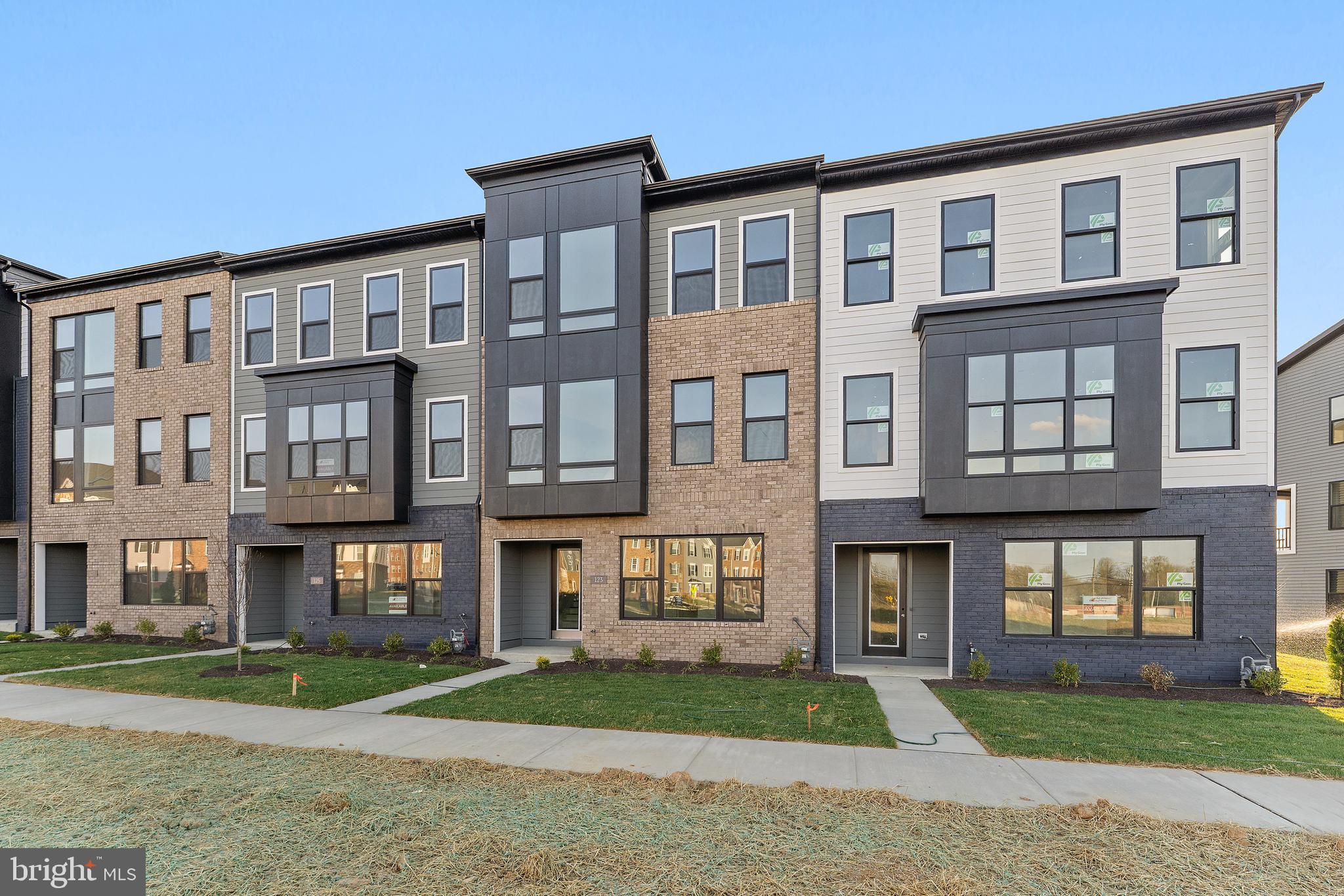 SOUTH LAKE - Residential