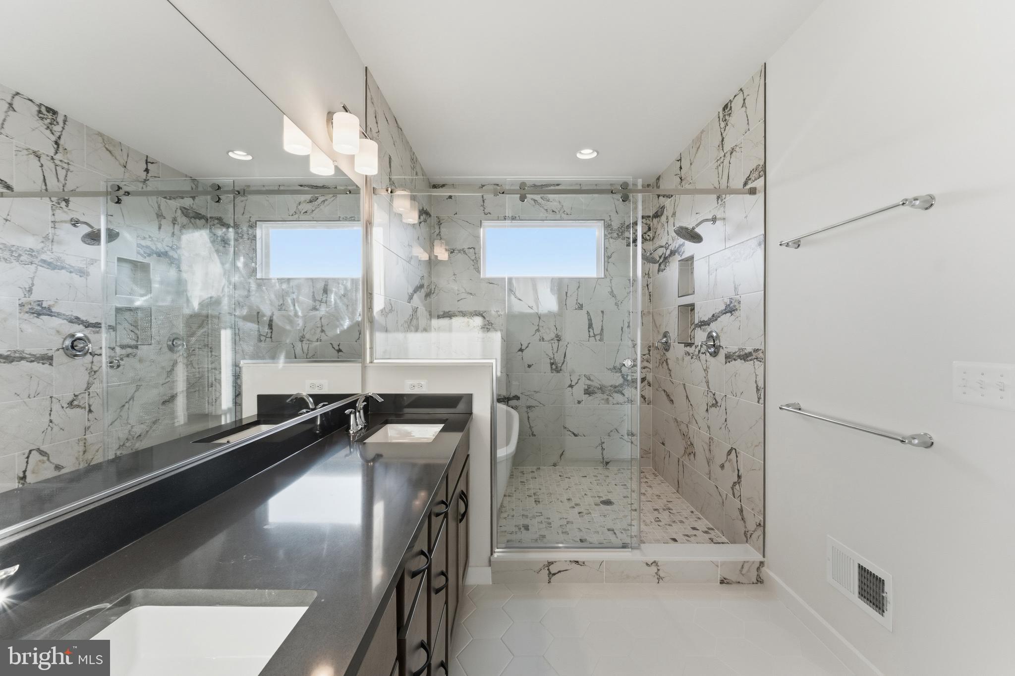 SOUTH LAKE - Residential