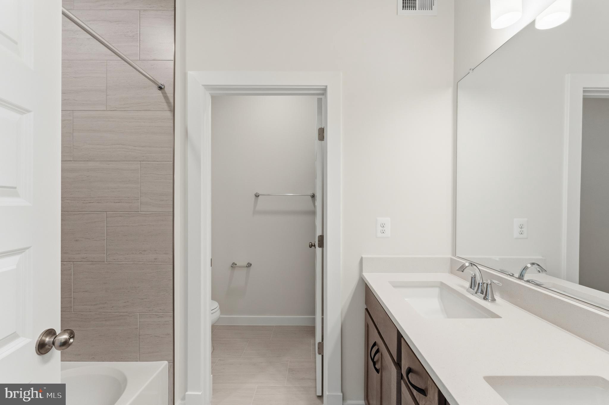 SOUTH LAKE - Residential