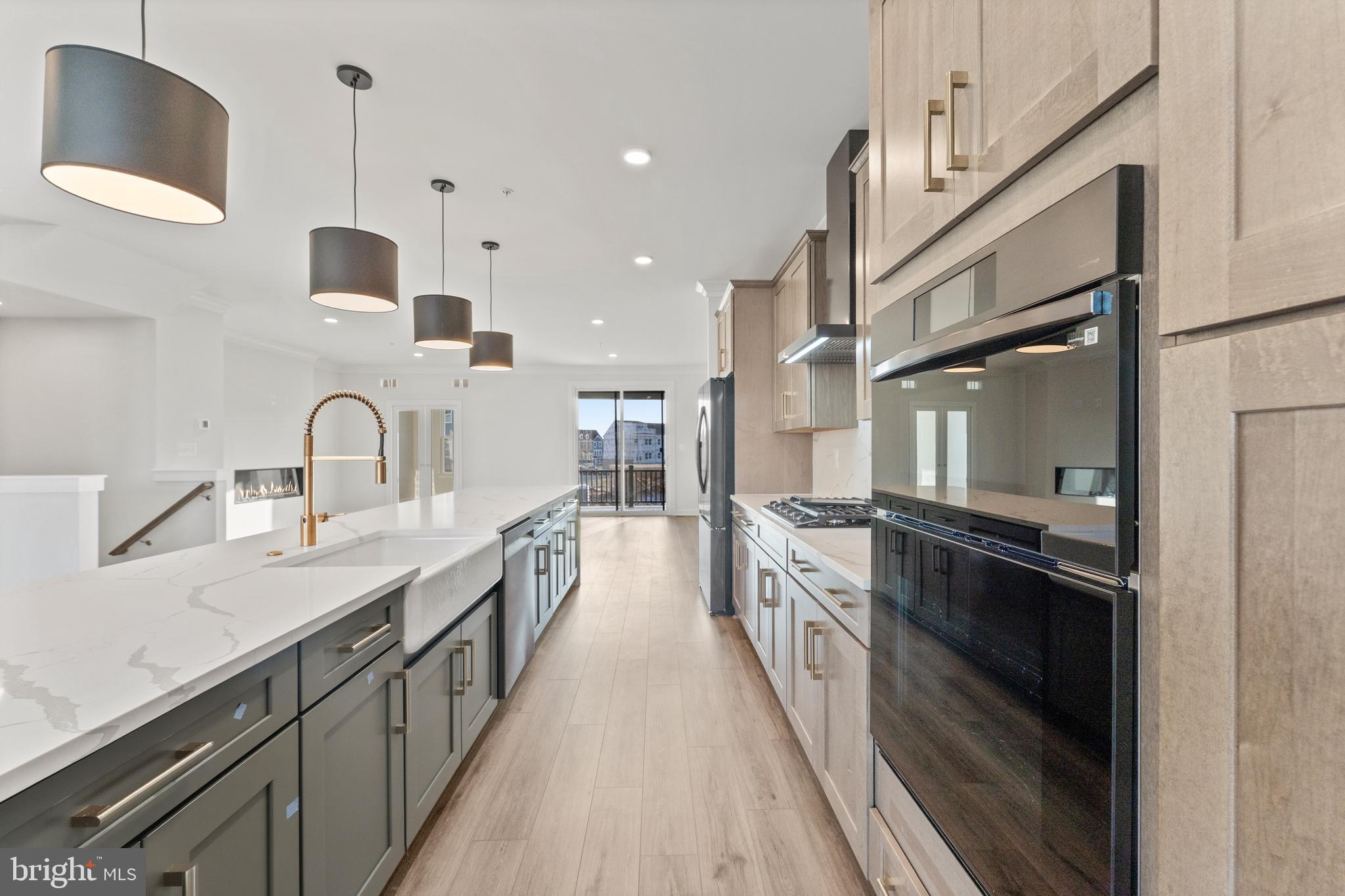 SOUTH LAKE - Residential