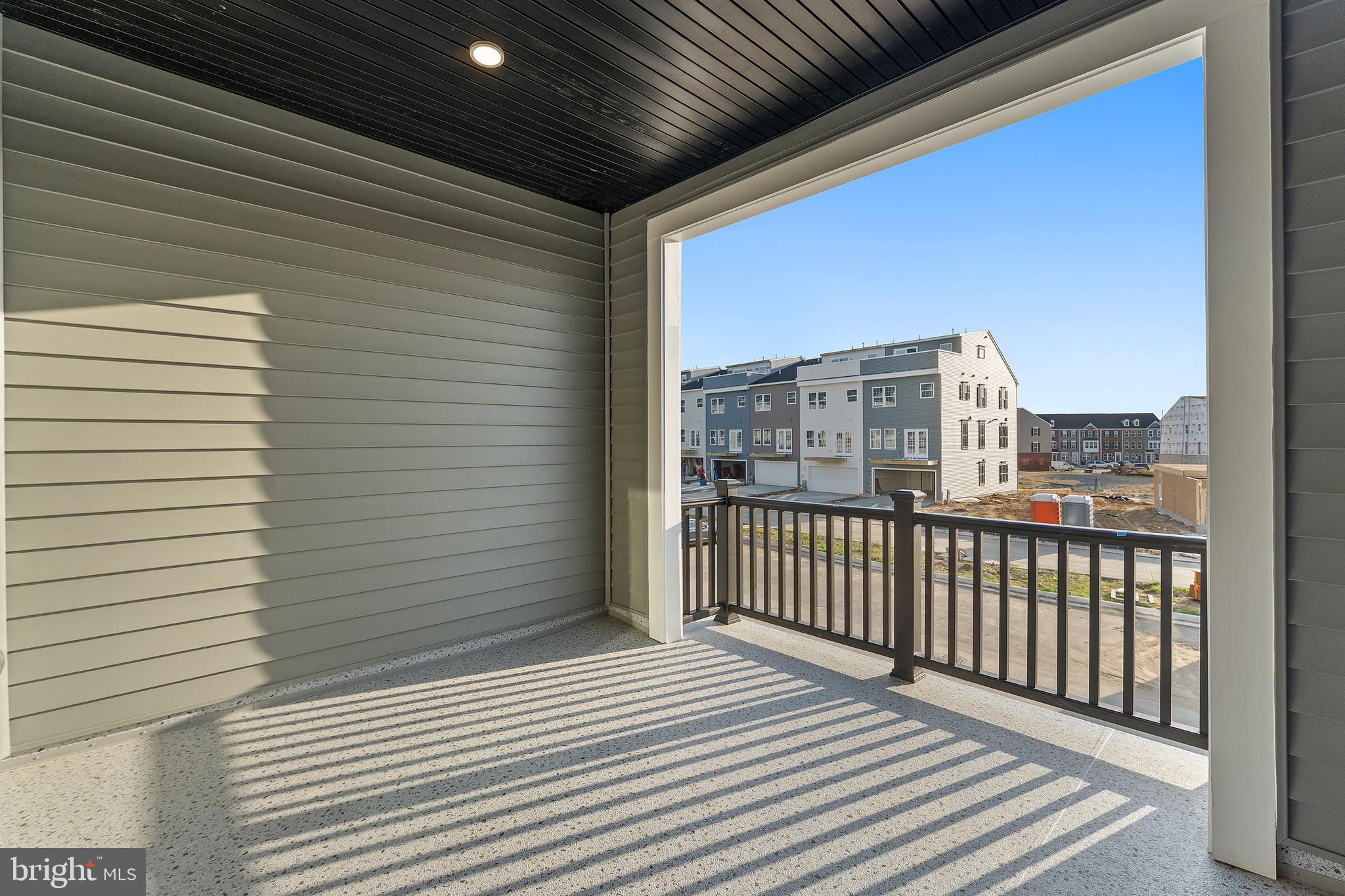 SOUTH LAKE - Residential