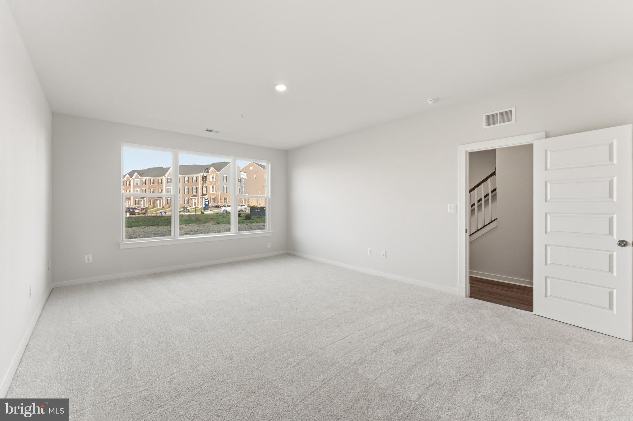 SOUTH LAKE - Residential