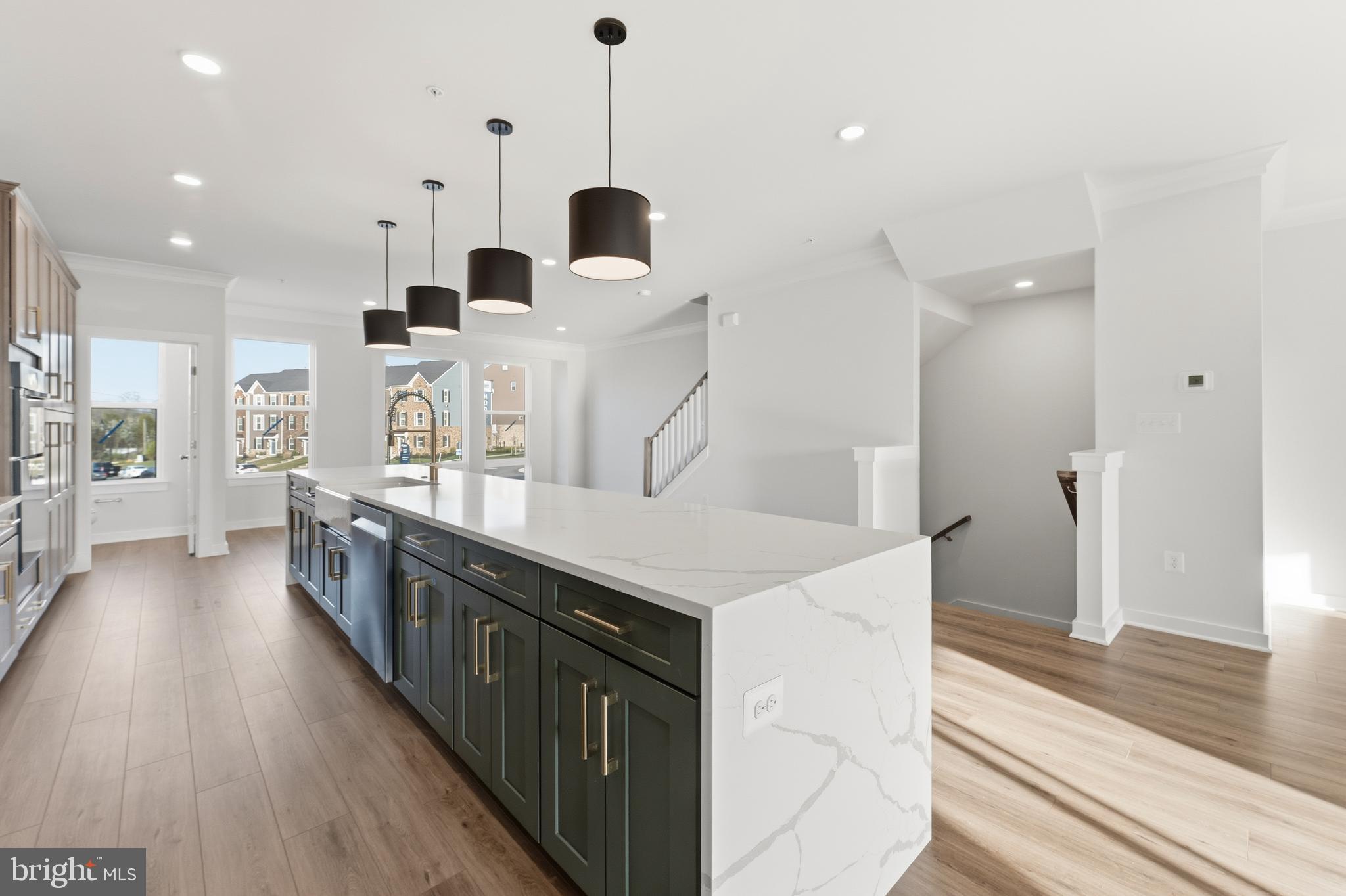 SOUTH LAKE - Residential