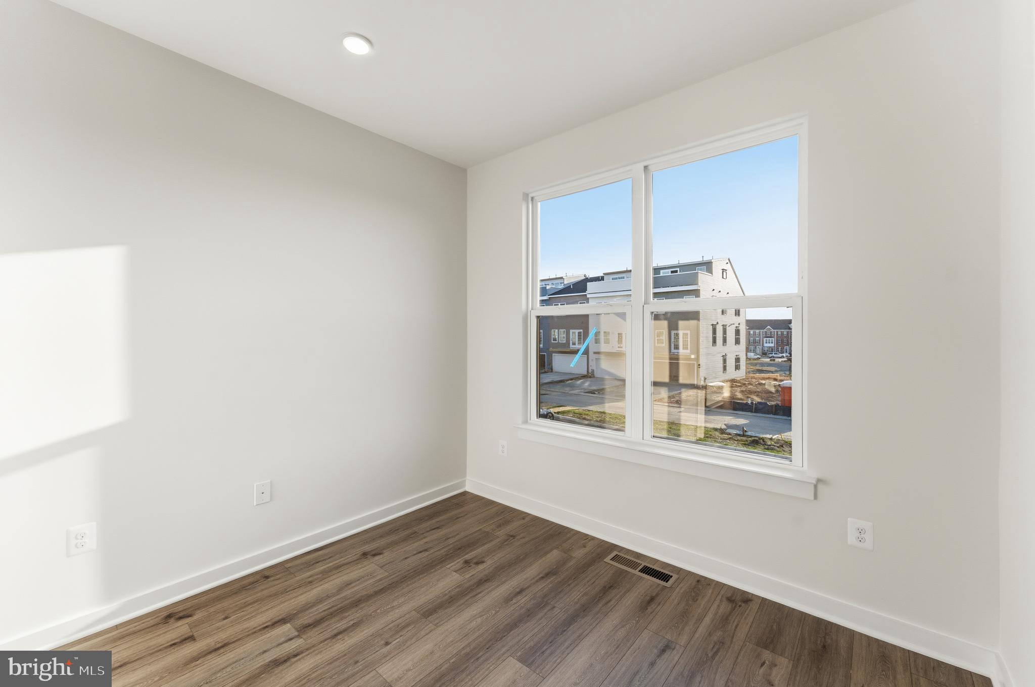 SOUTH LAKE - Residential