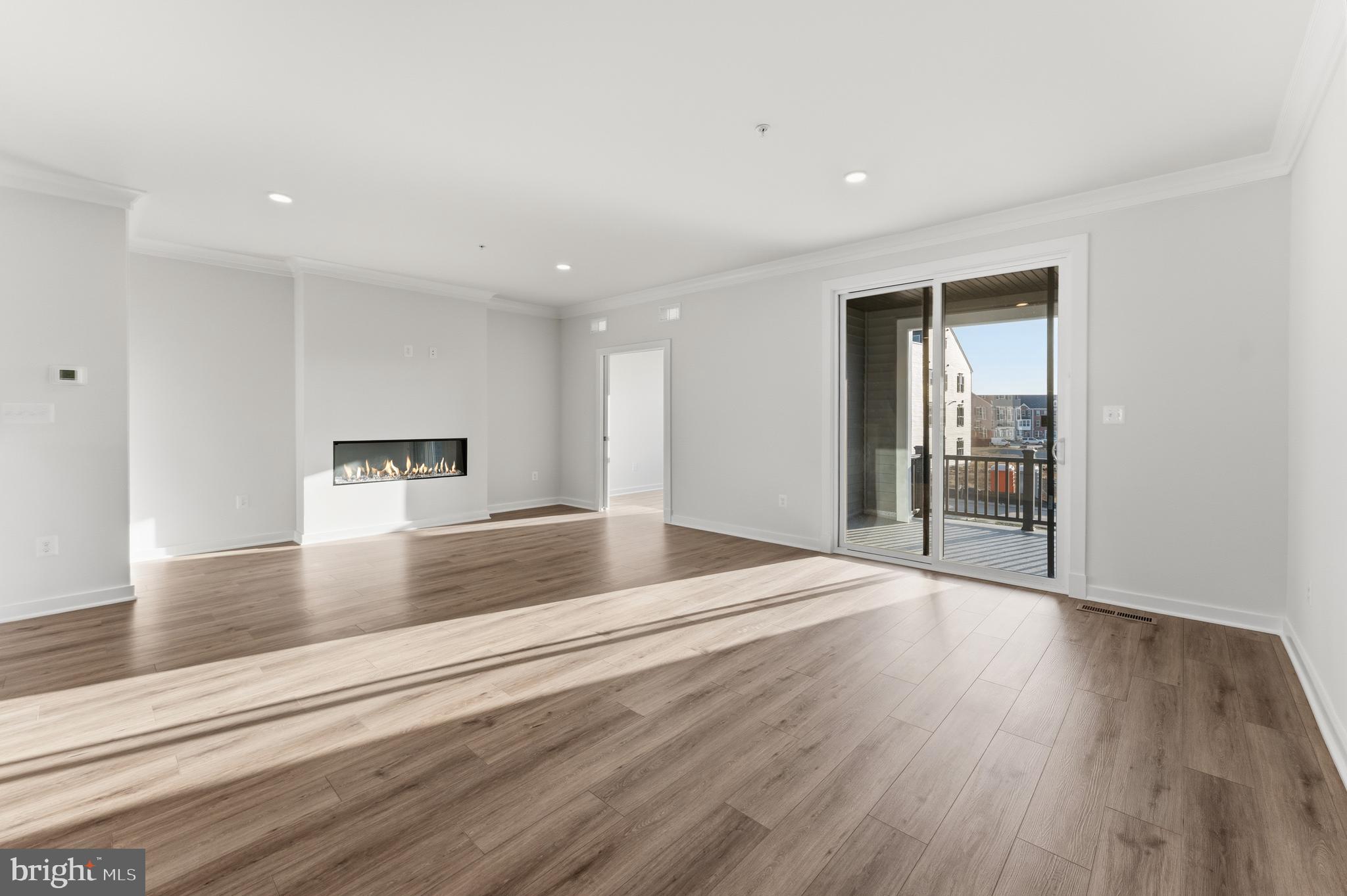 SOUTH LAKE - Residential