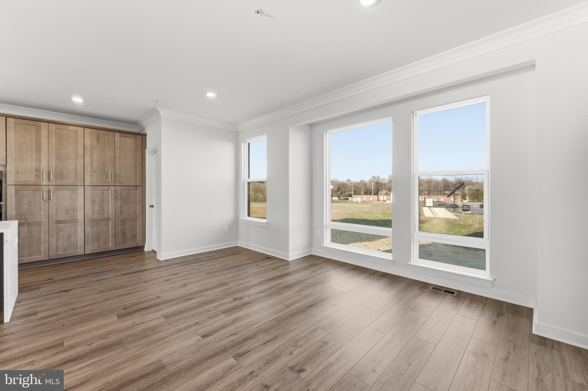 SOUTH LAKE - Residential