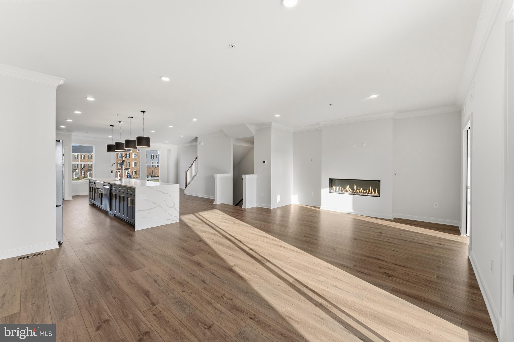 SOUTH LAKE - Residential