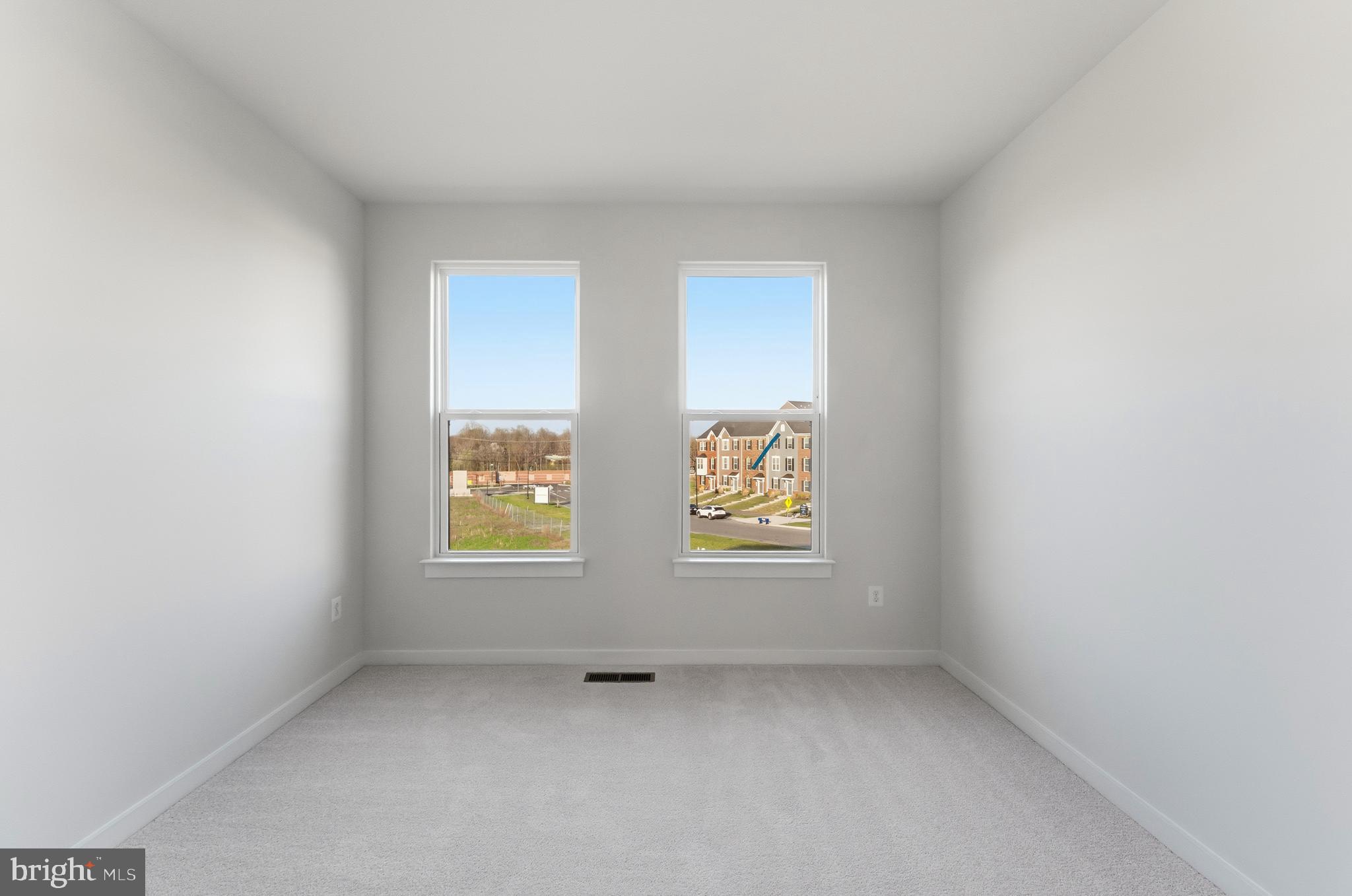 SOUTH LAKE - Residential