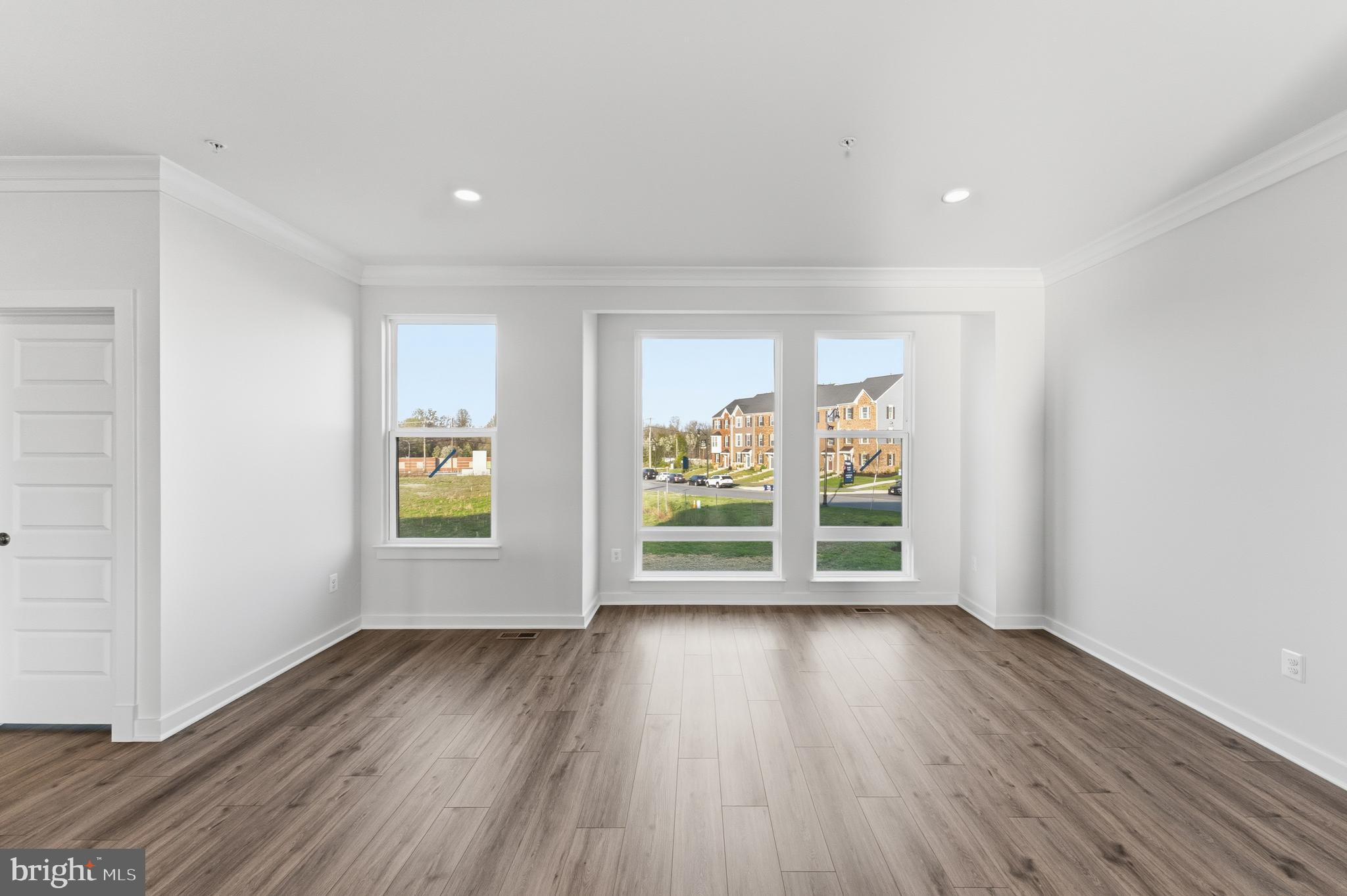 SOUTH LAKE - Residential