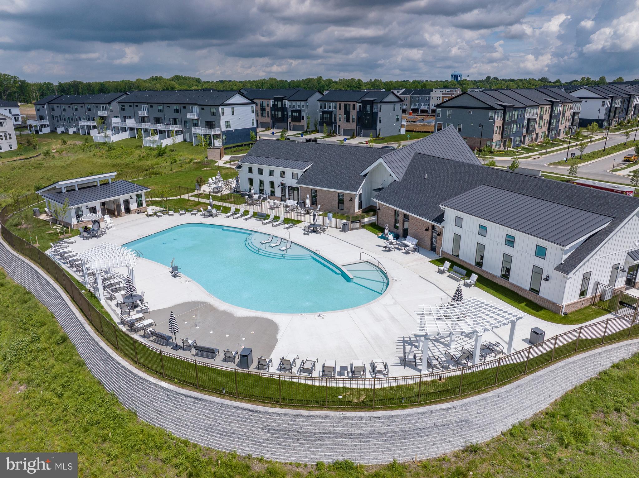 SOUTH LAKE - Residential