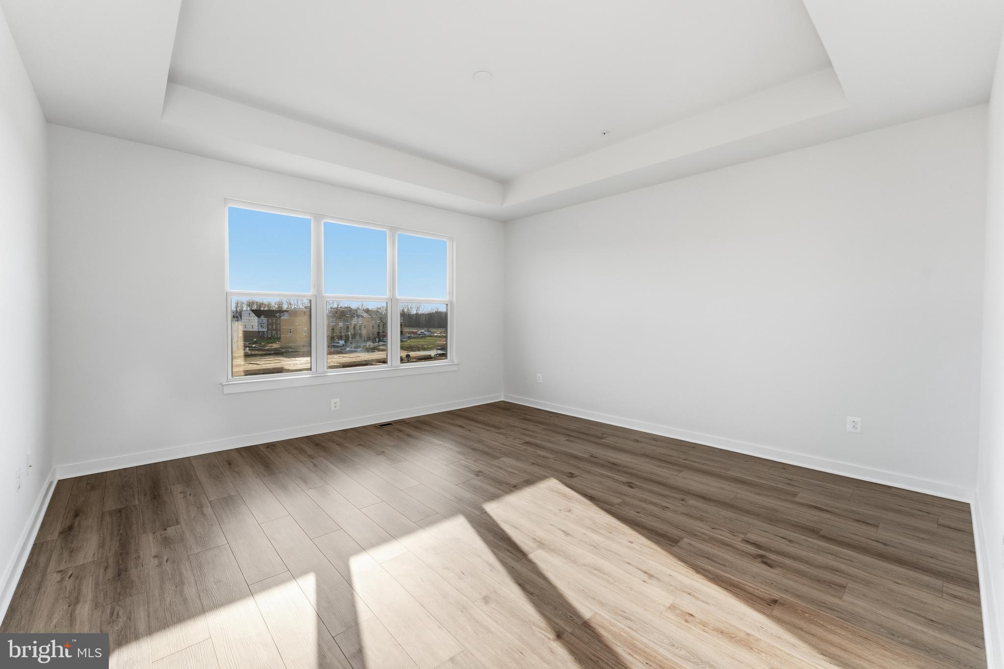 SOUTH LAKE - Residential