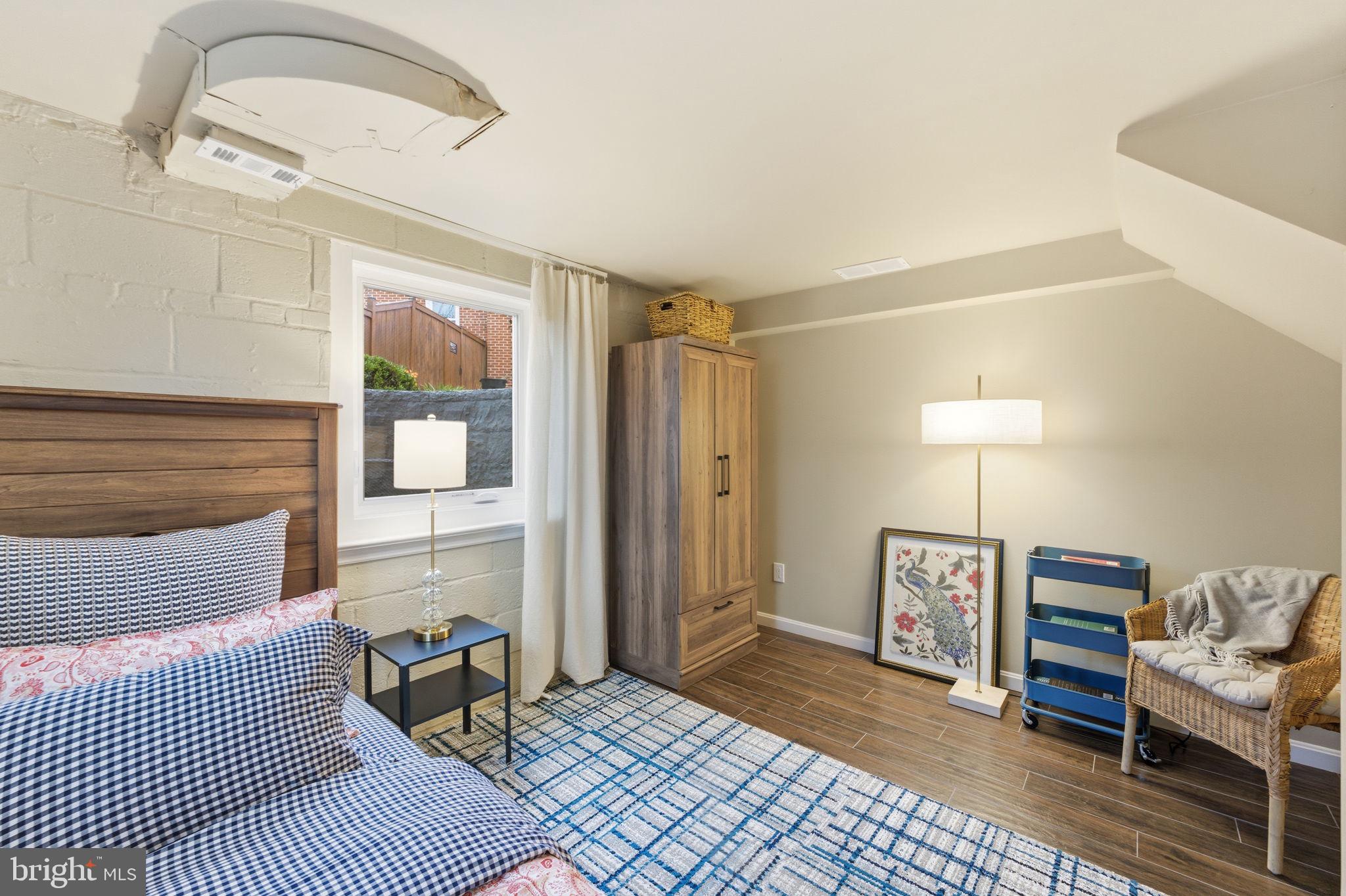 KENSINGTON HEIGHTS - Residential