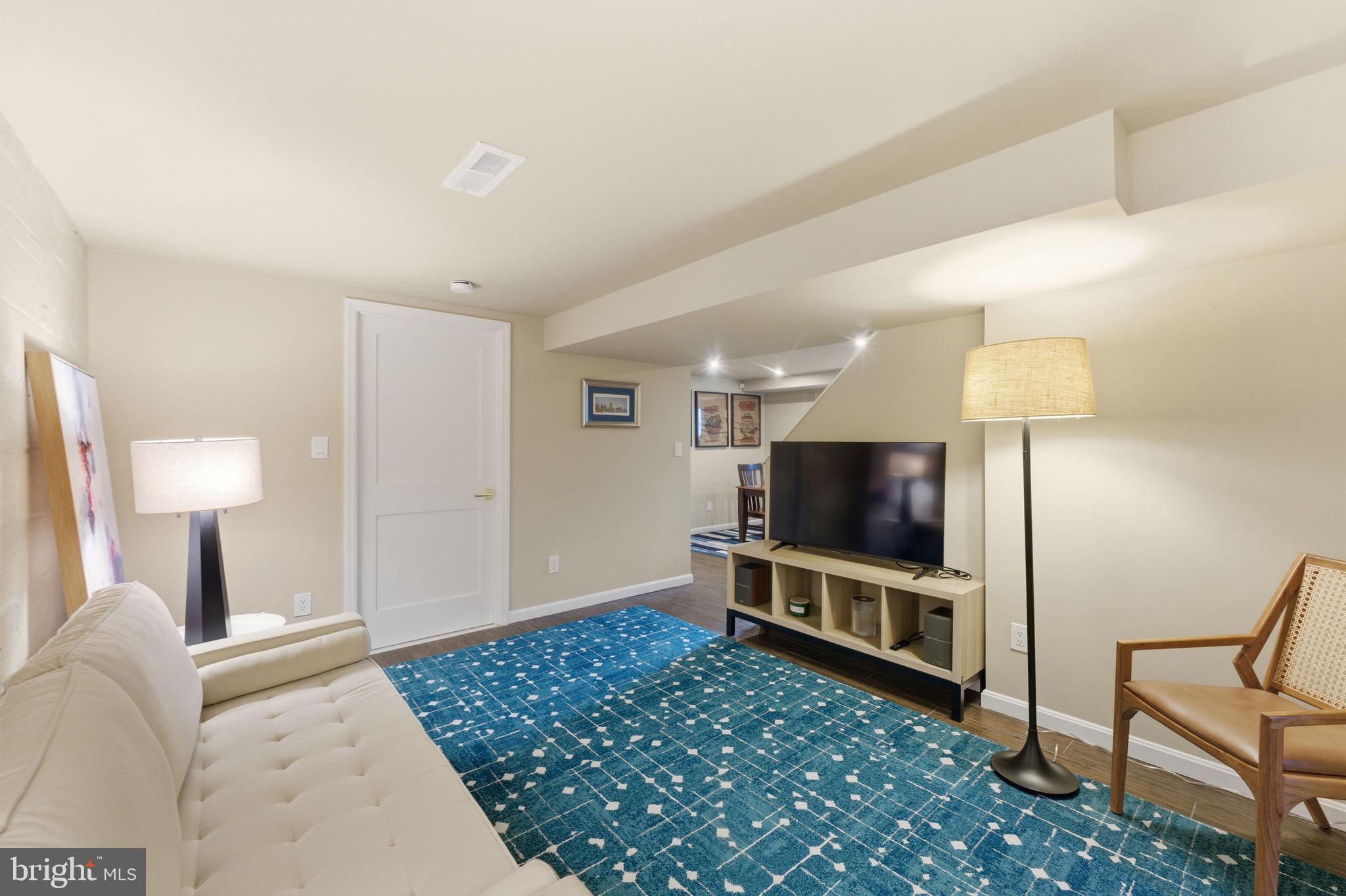 KENSINGTON HEIGHTS - Residential