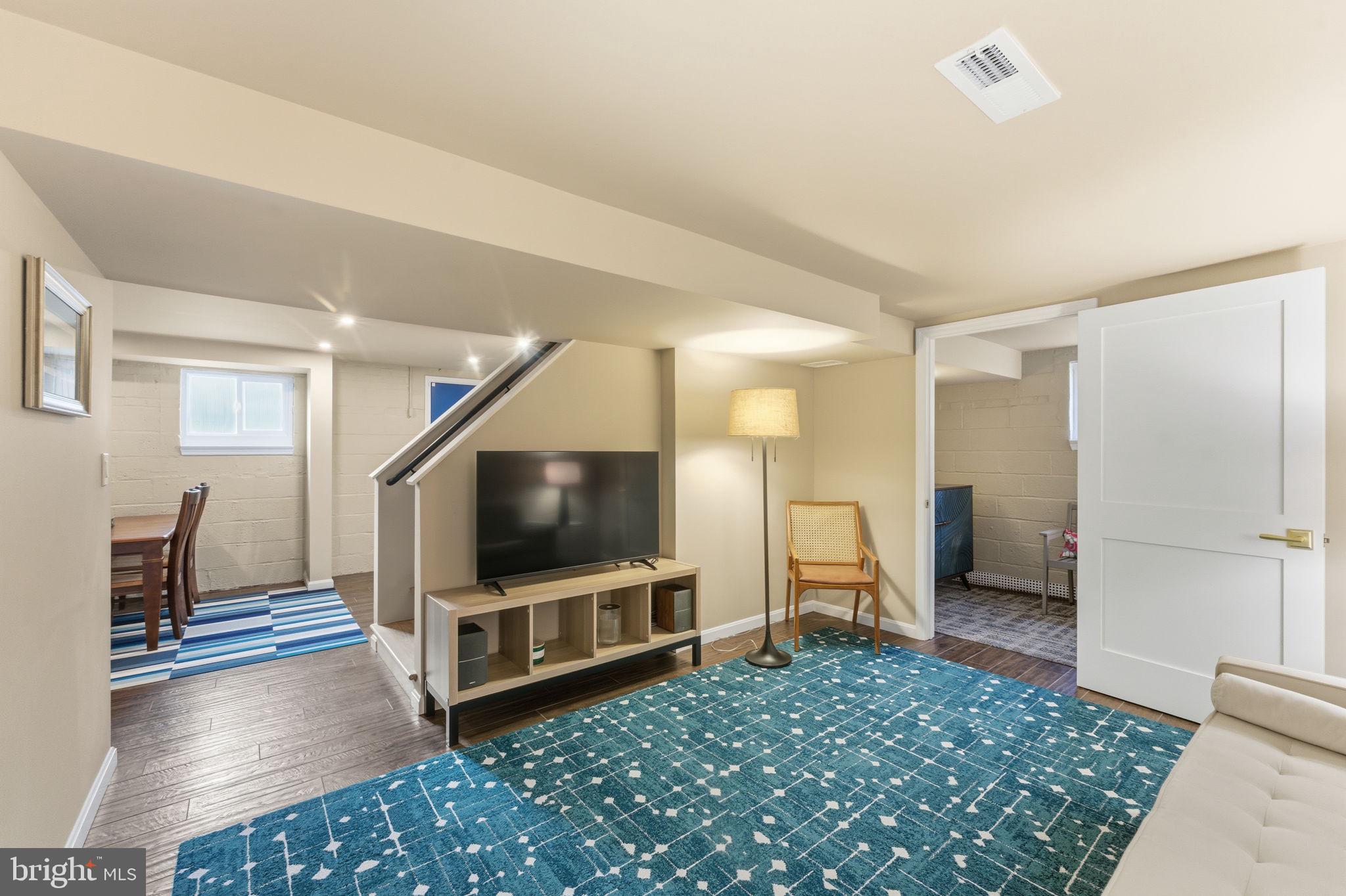 KENSINGTON HEIGHTS - Residential