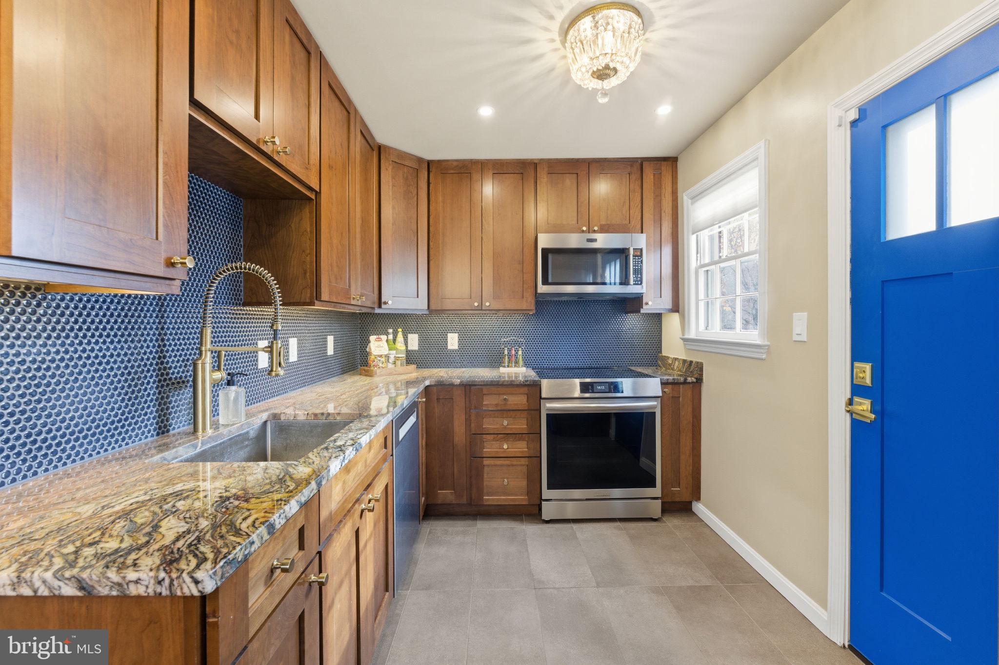 KENSINGTON HEIGHTS - Residential