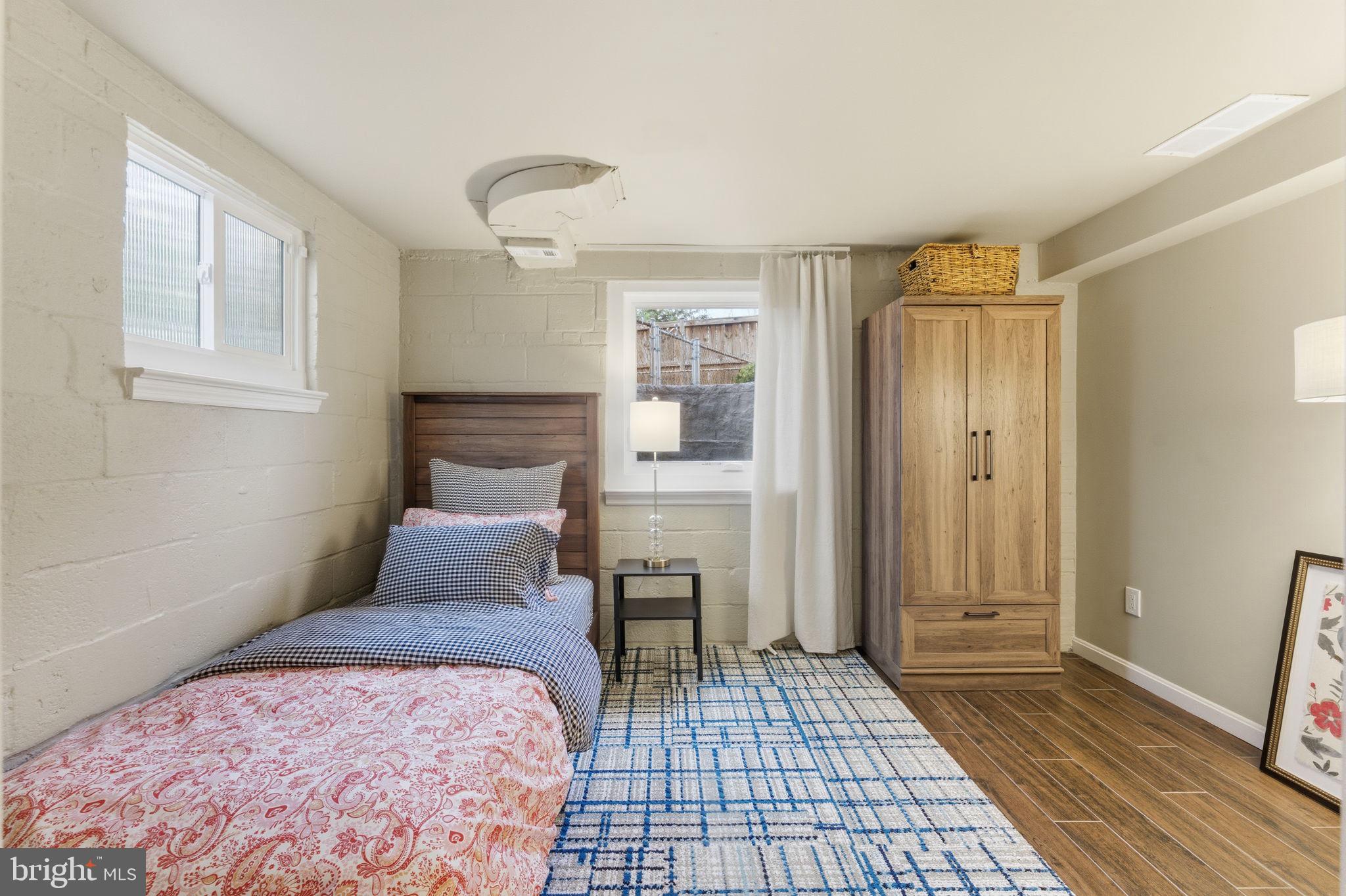 KENSINGTON HEIGHTS - Residential