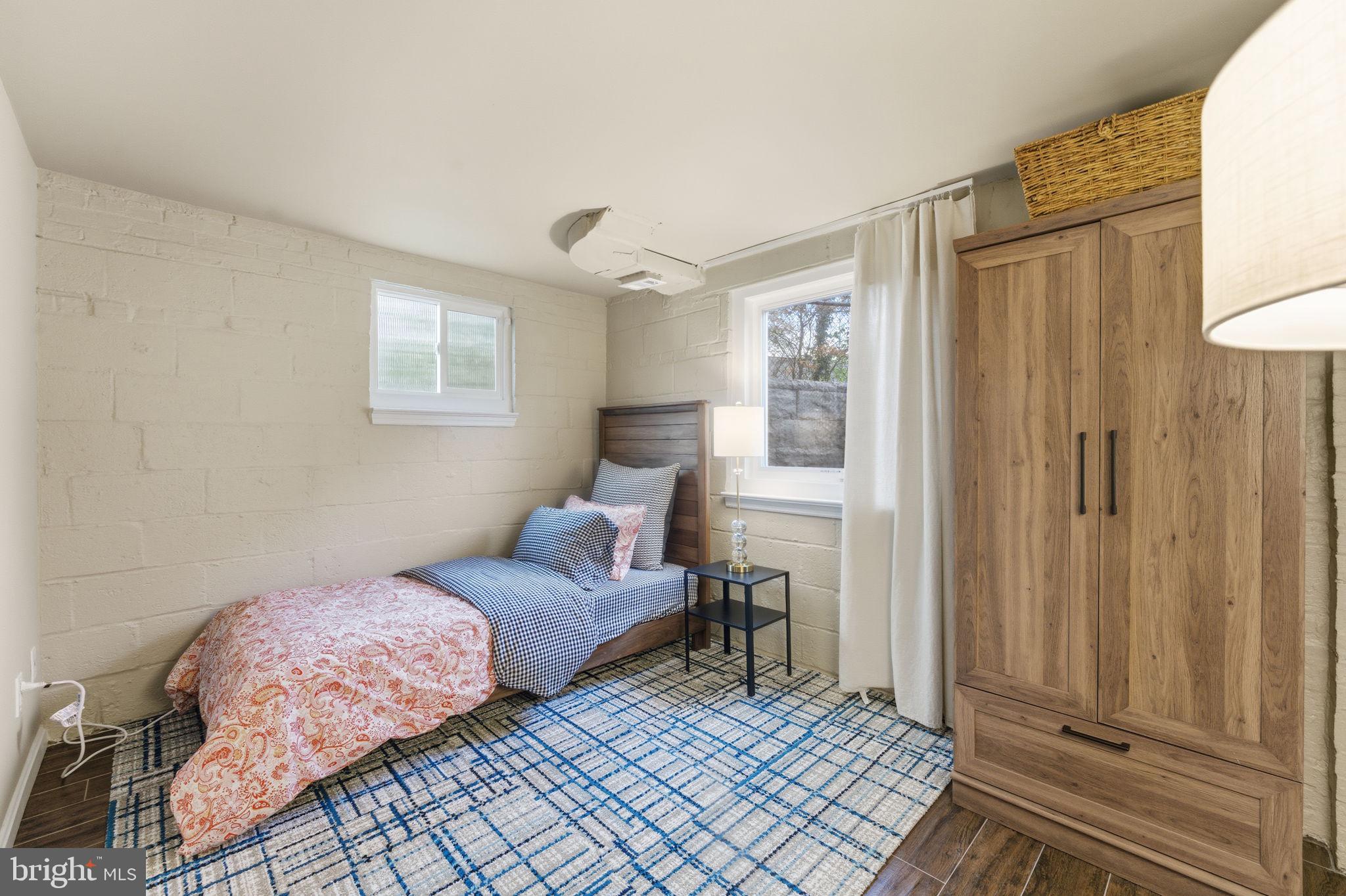 KENSINGTON HEIGHTS - Residential