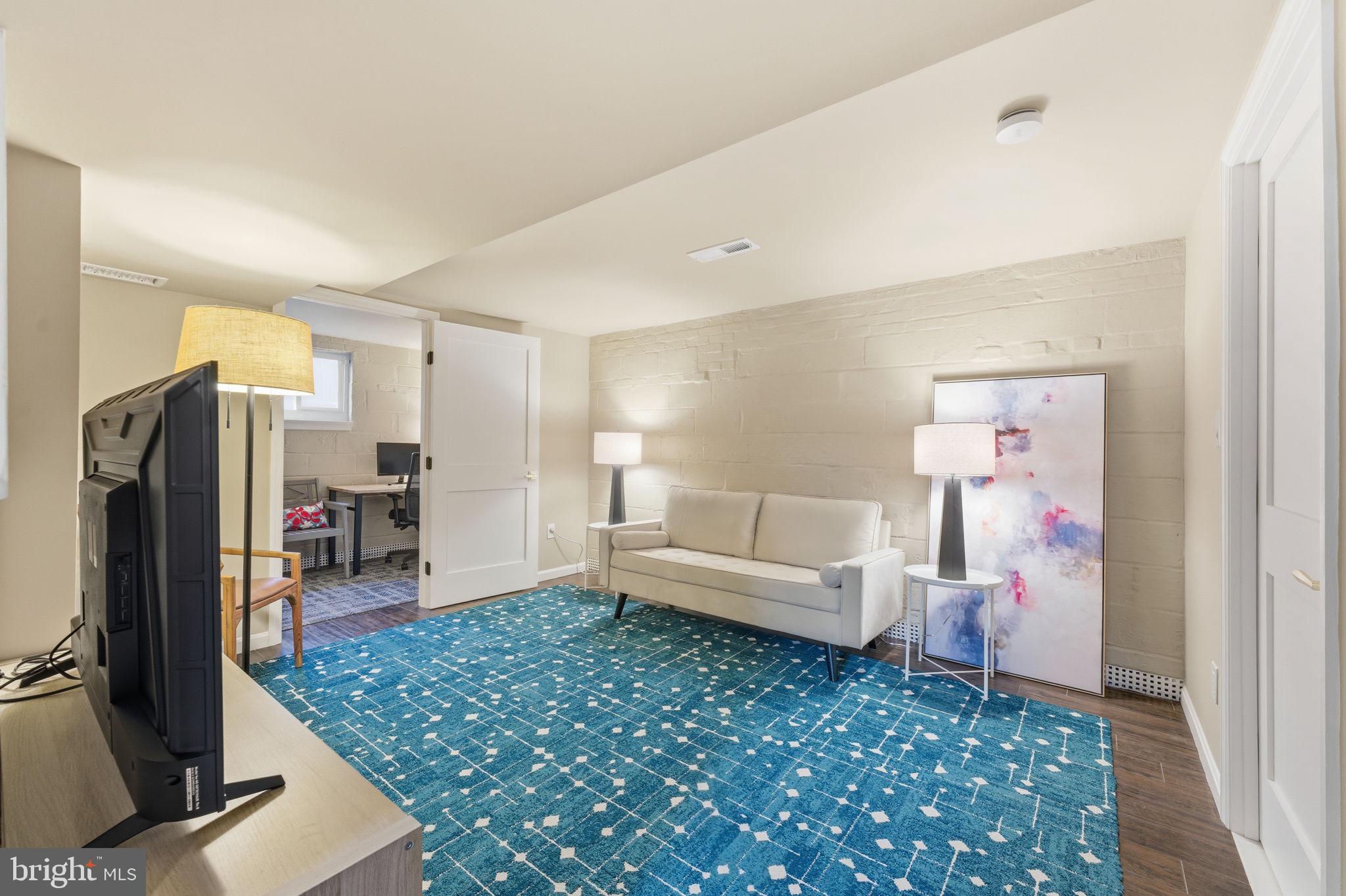 KENSINGTON HEIGHTS - Residential