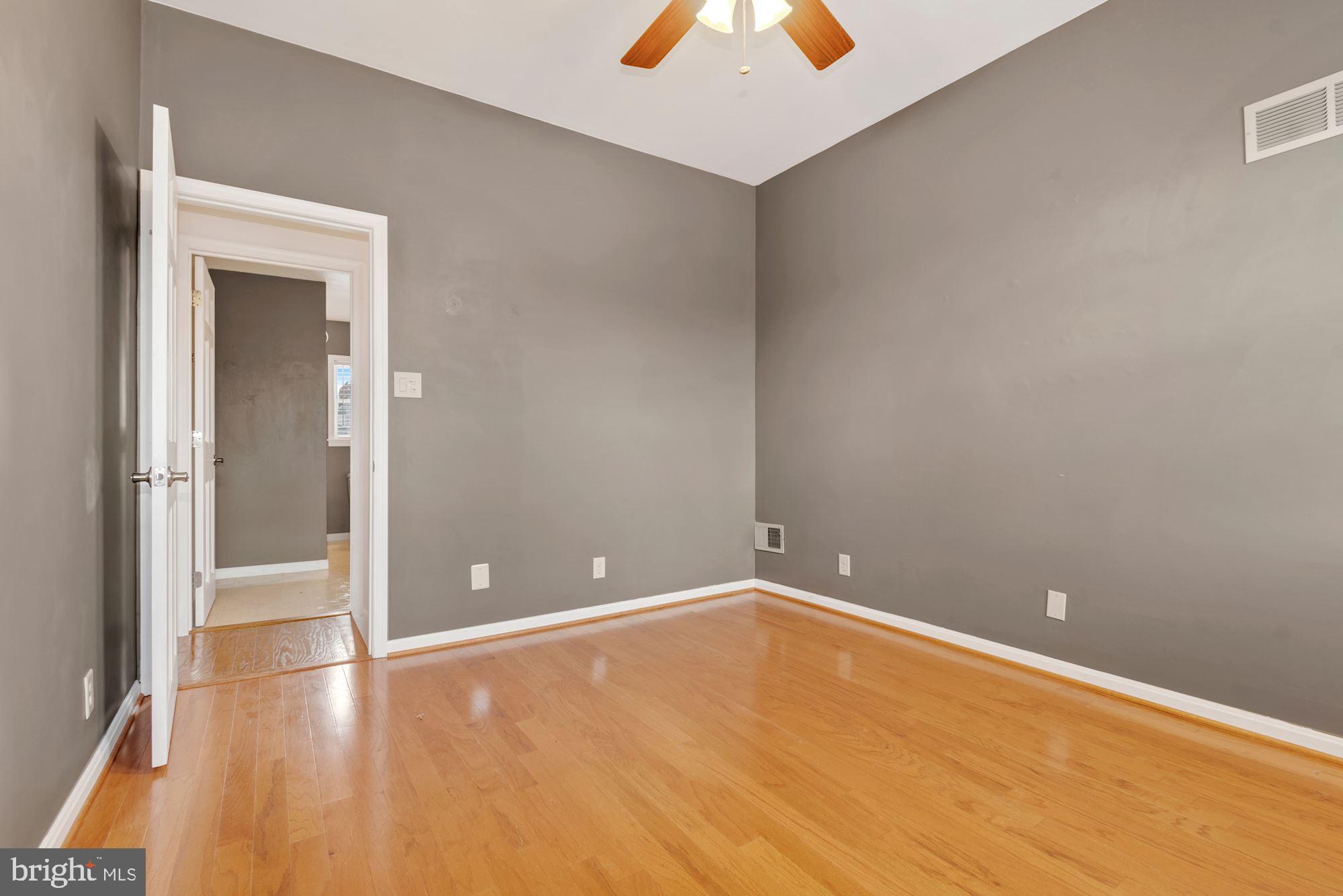 LOCUST POINT - Residential