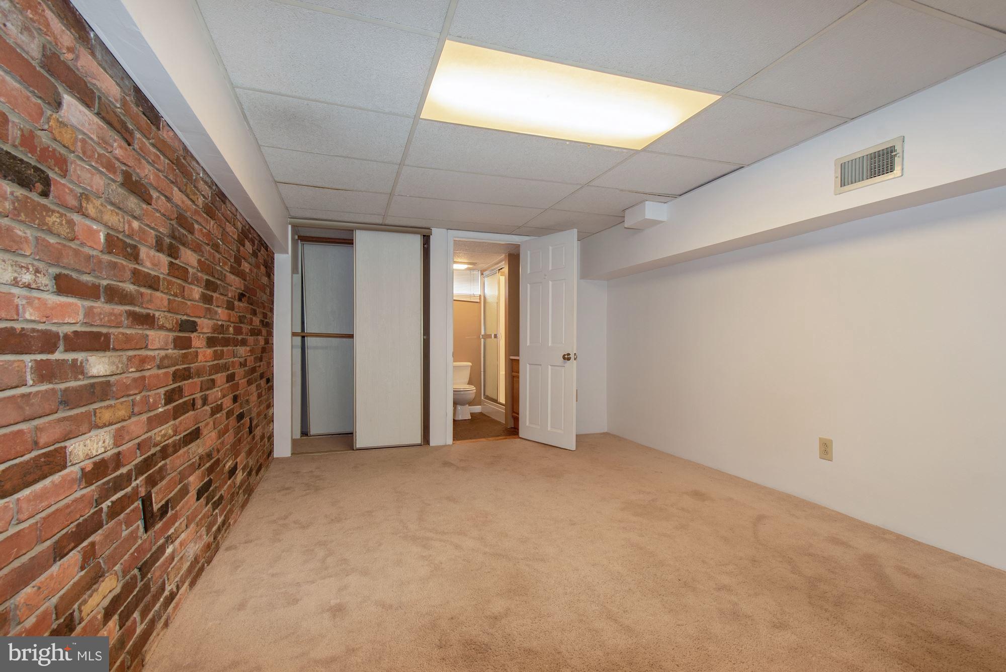 LOCUST POINT - Residential