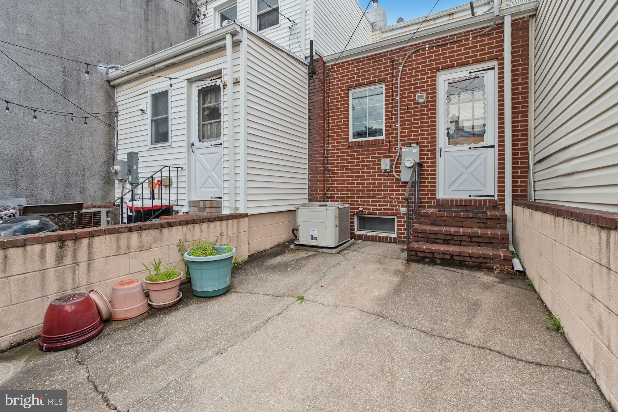 LOCUST POINT - Residential