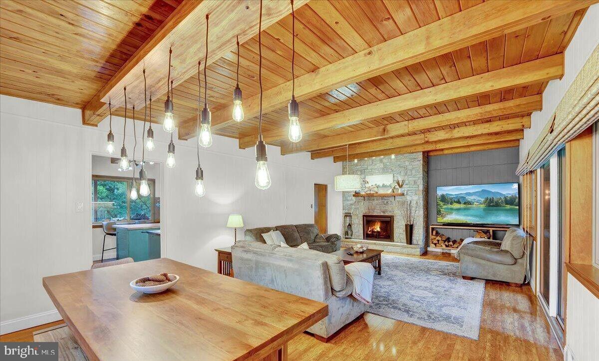 SPLIT ROCK - Residential