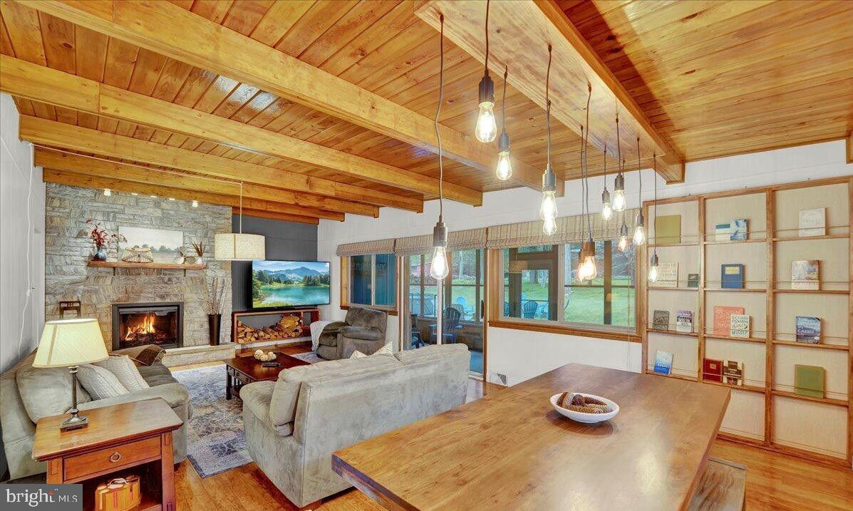 SPLIT ROCK - Residential