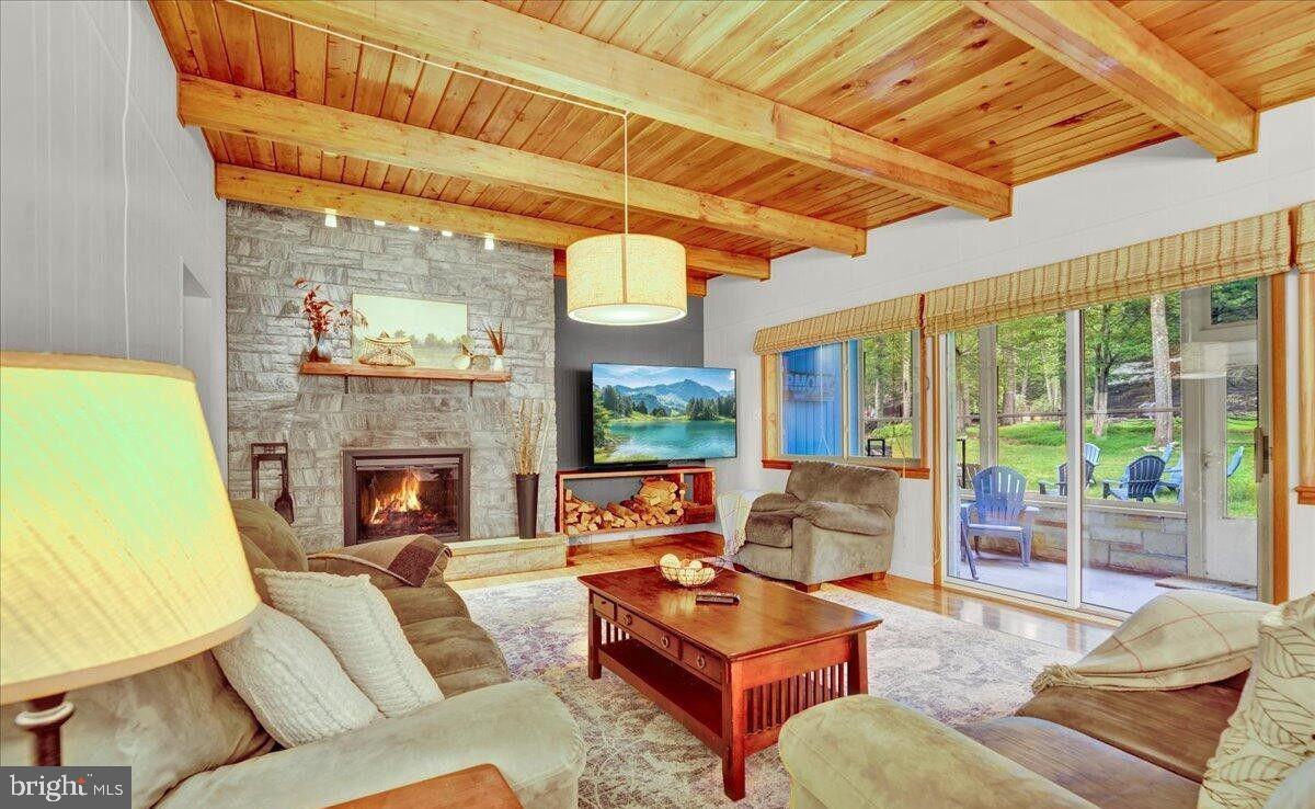 SPLIT ROCK - Residential